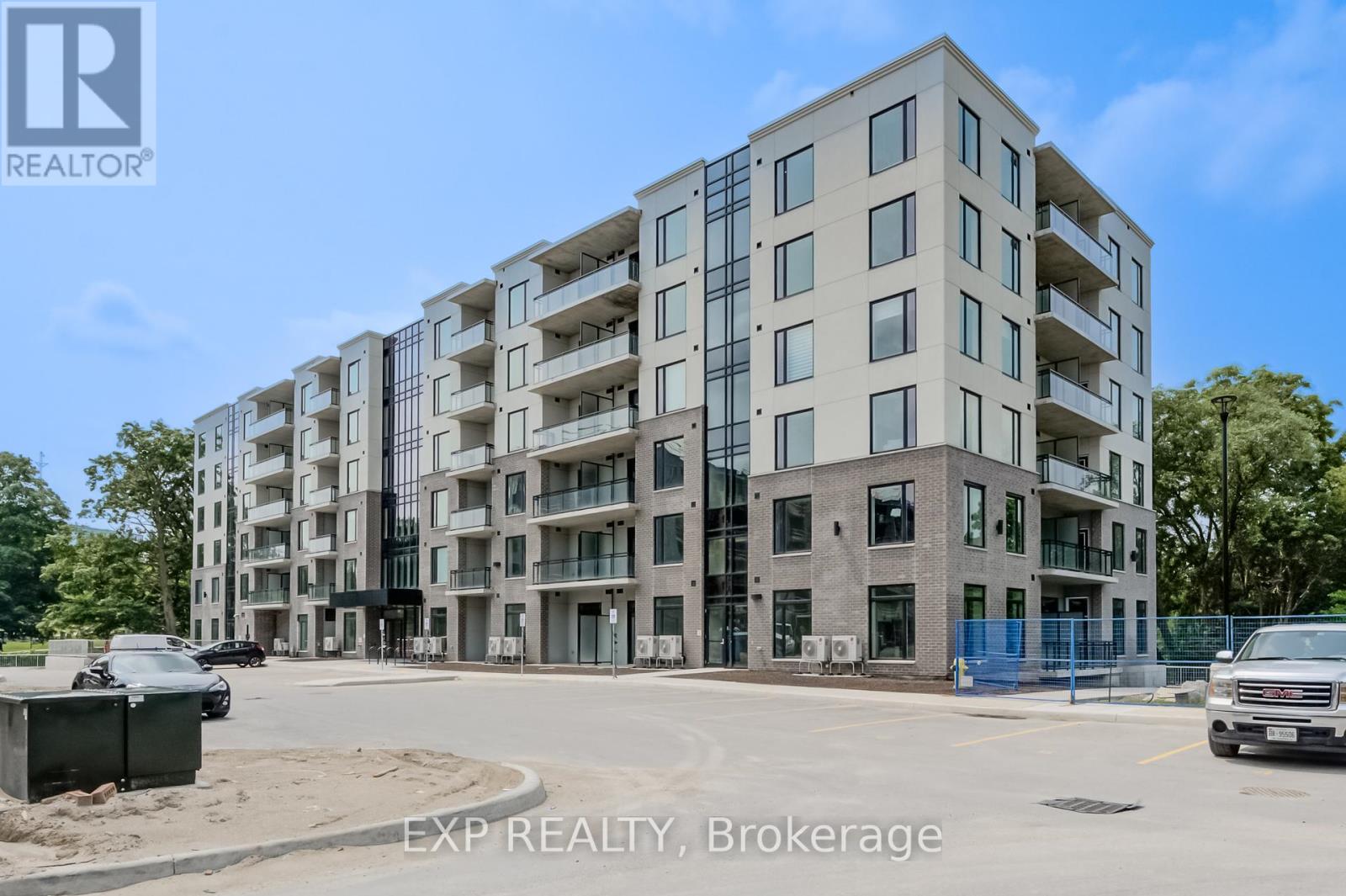 516 103 Roger St, Waterloo, ON N2J 1A4