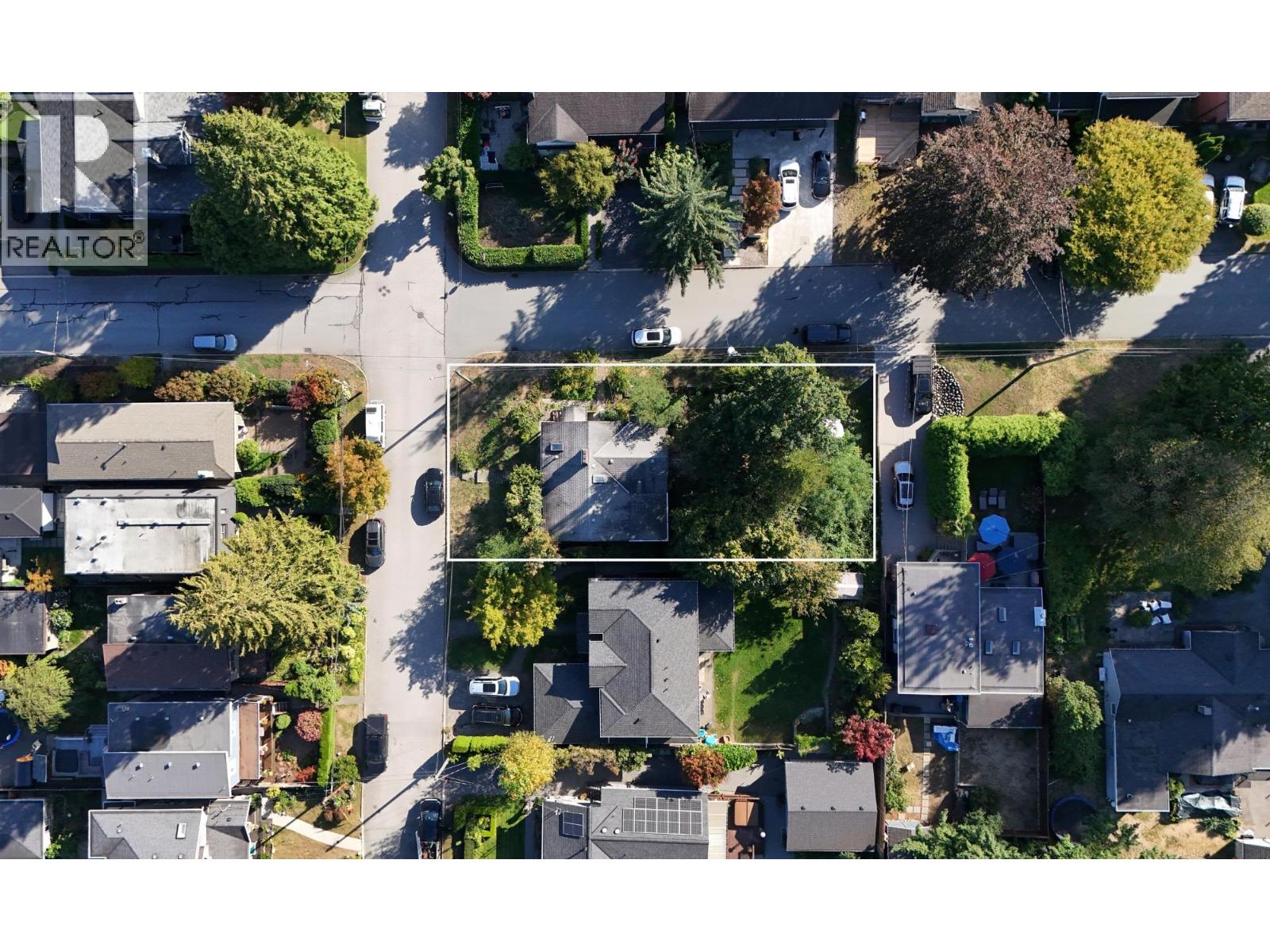 2405 Lloyd Ave, North Vancouver, BC V7P 2P6