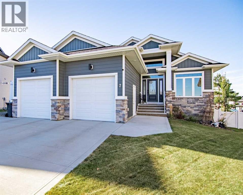 7 Leonard Close, Sylvan Lake, AB T4S 0E7