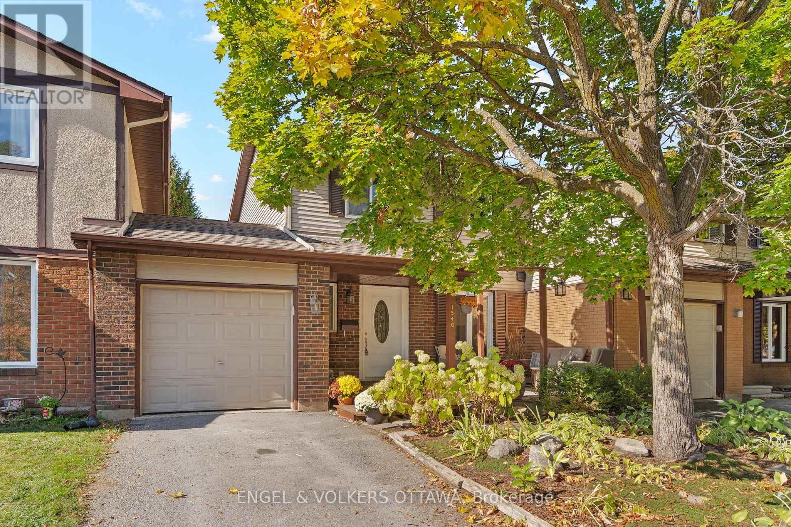 1540 Mimosa Ave, Ottawa, ON K1G 4C9