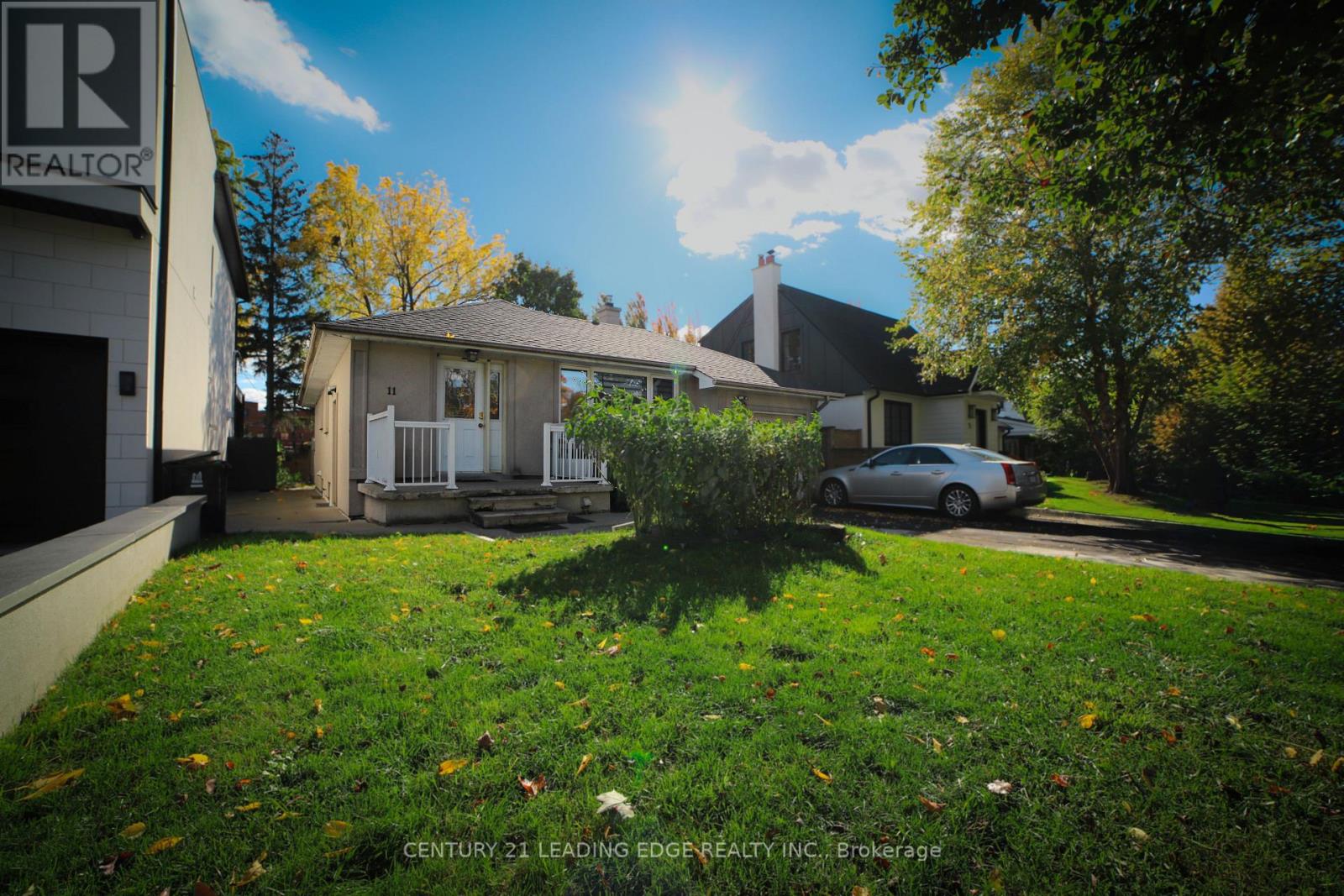 11 Chestnut Hills Cres, Toronto, ON M9A 2W3
