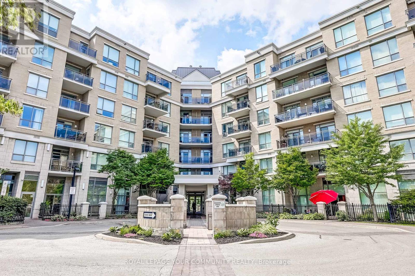 306 111 Civic Square Gate, Aurora, ON L4G 7E3
