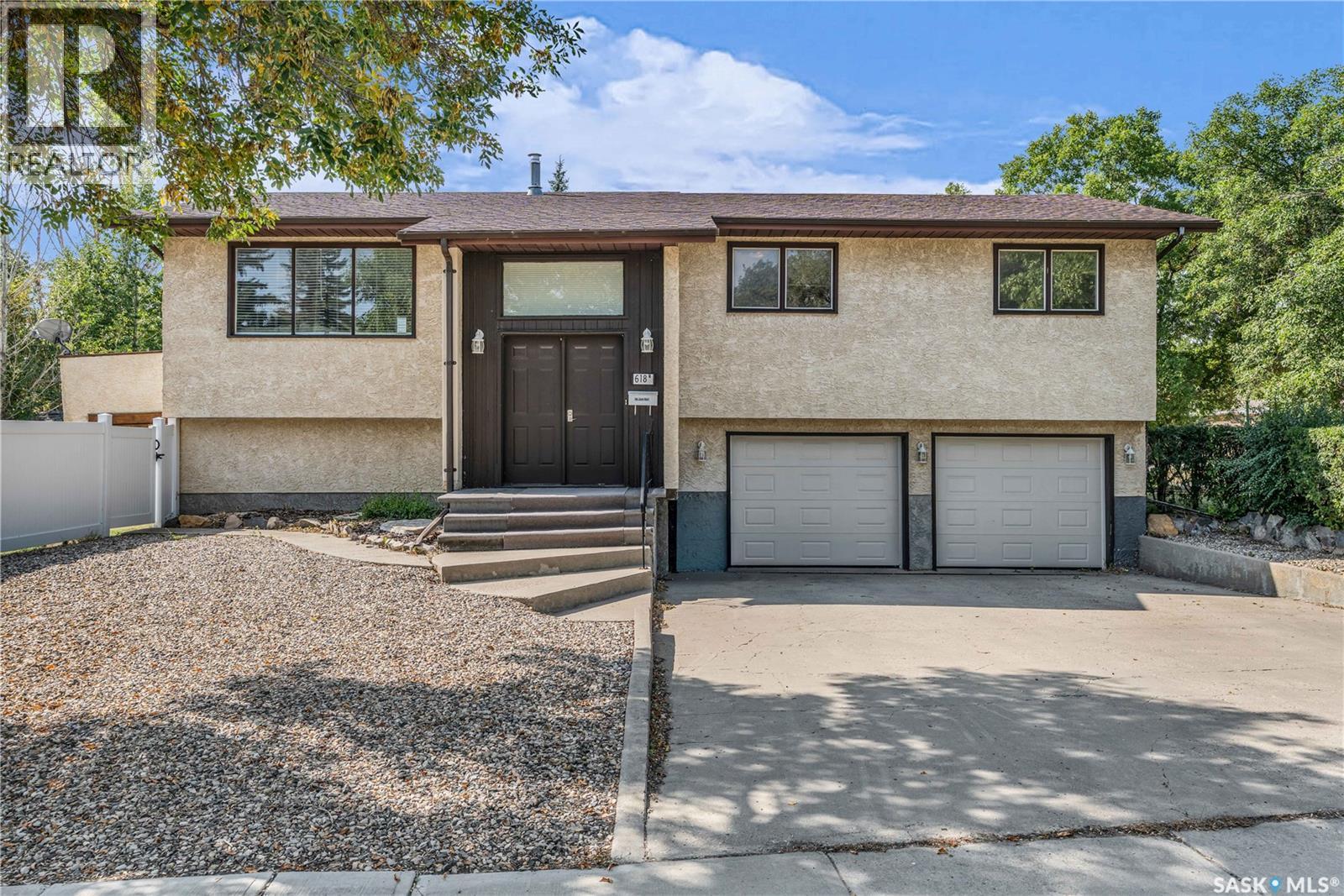 618 Mcintosh St N, Regina, SK S4R 5T4