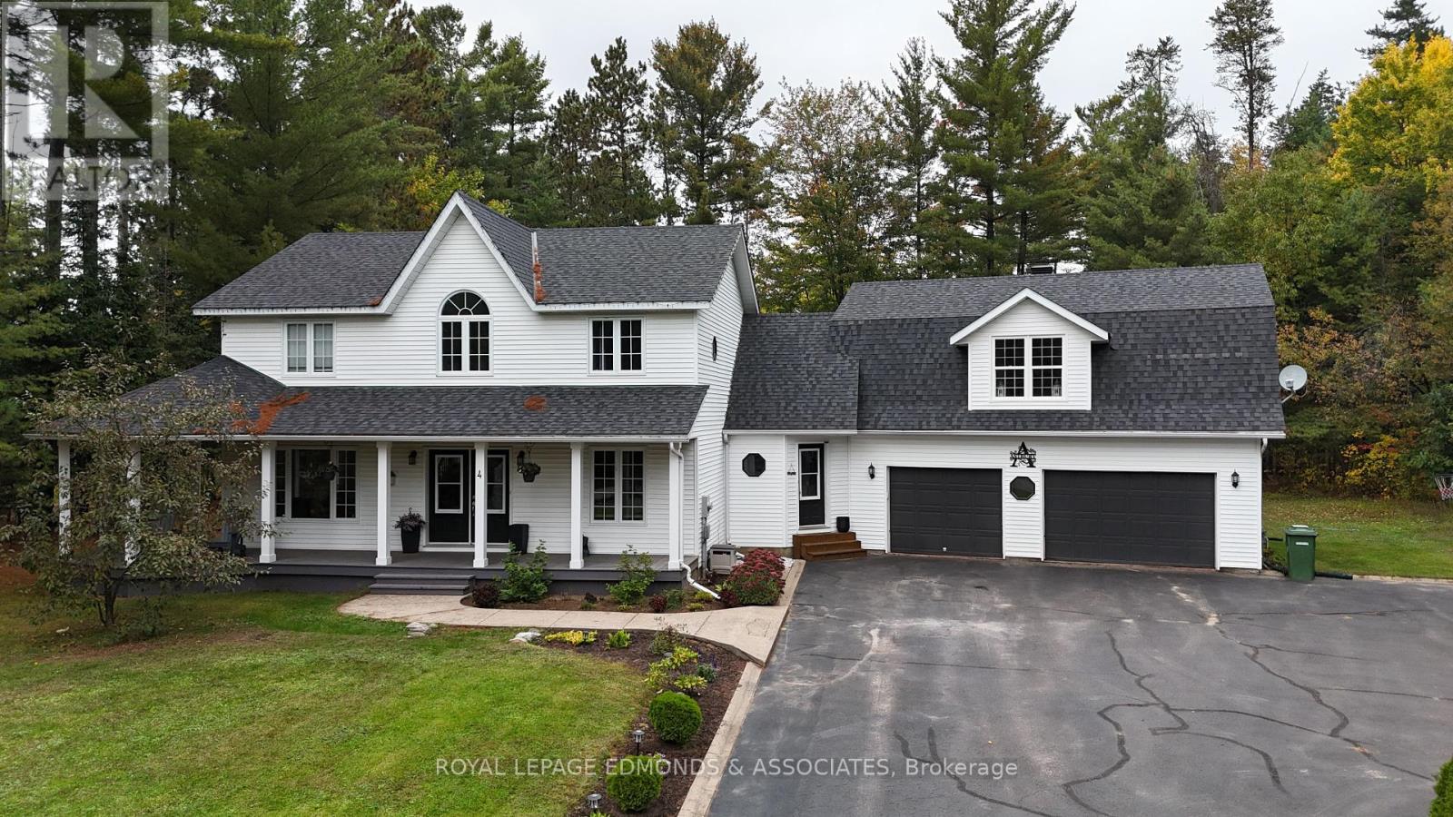 4 Steffen St, Petawawa, ON K8H 3L8