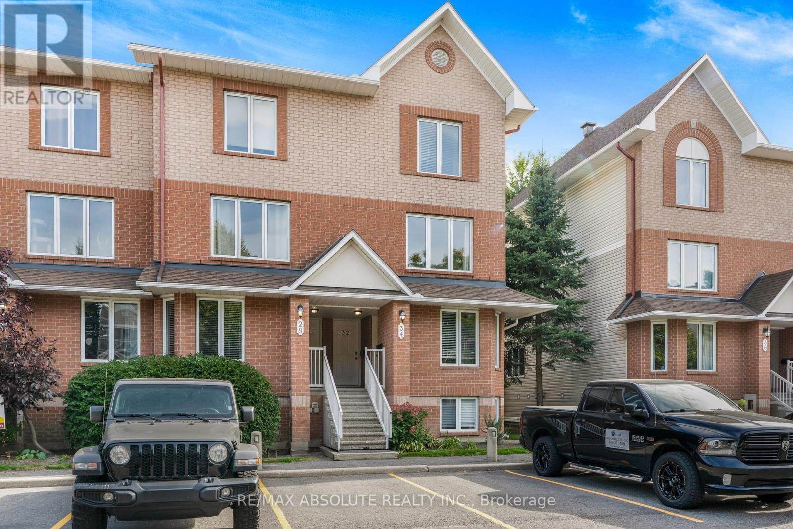 32 Bonfield Private, Ottawa, ON K4A 5E2