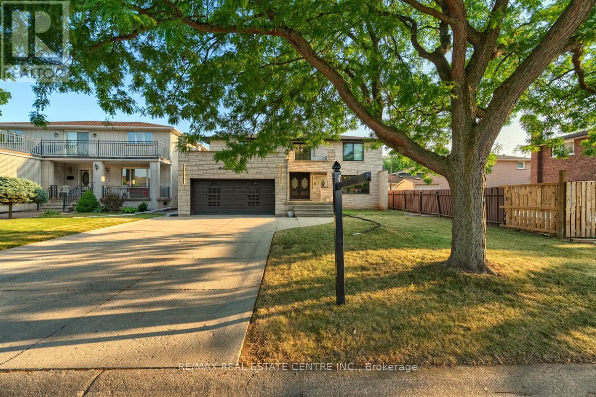 4 Earlidawn Ct, Hamilton Stoney Creek, ON L8G 4N7