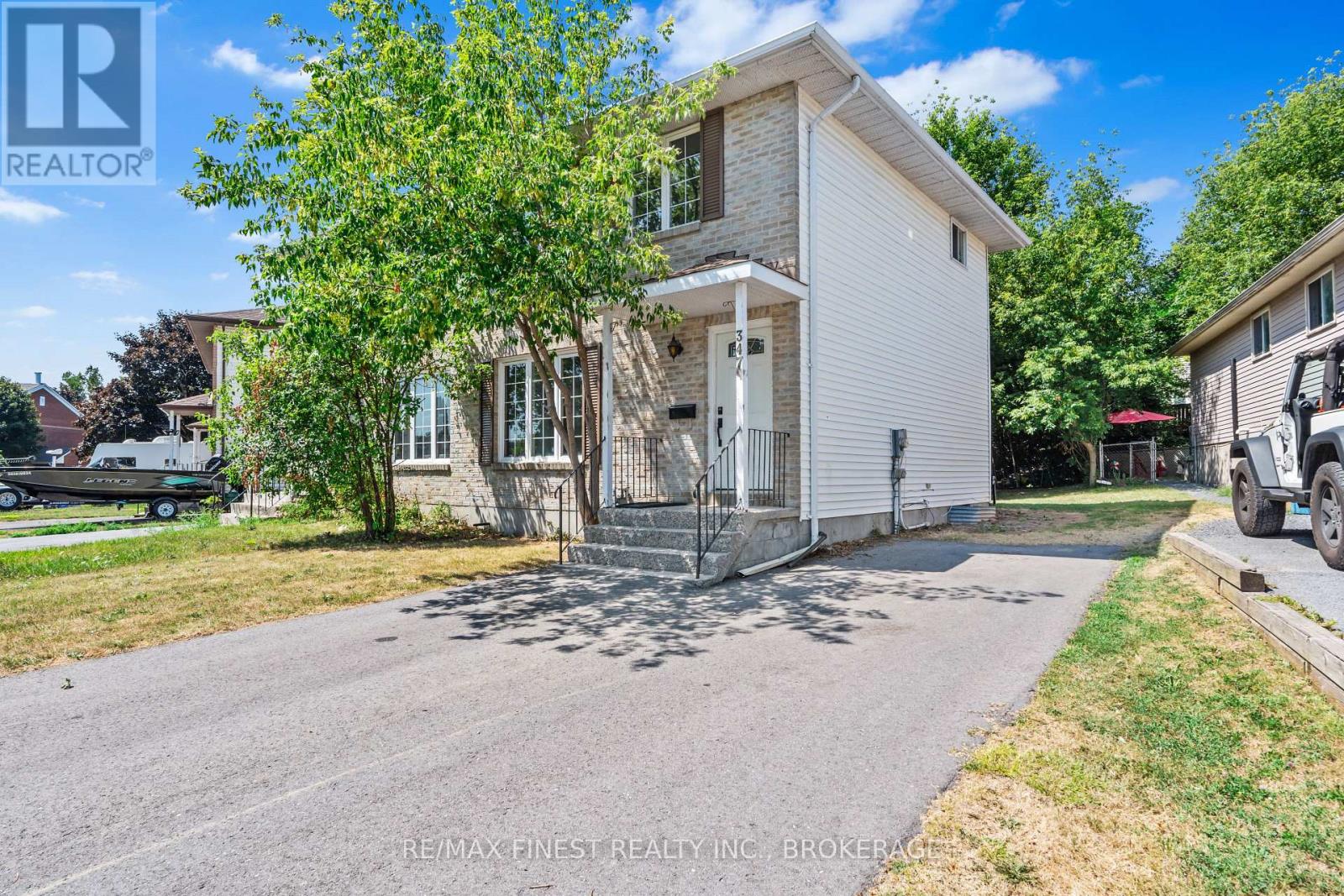 347 Kingsdale Ave, Kingston, ON K7M 7Z1