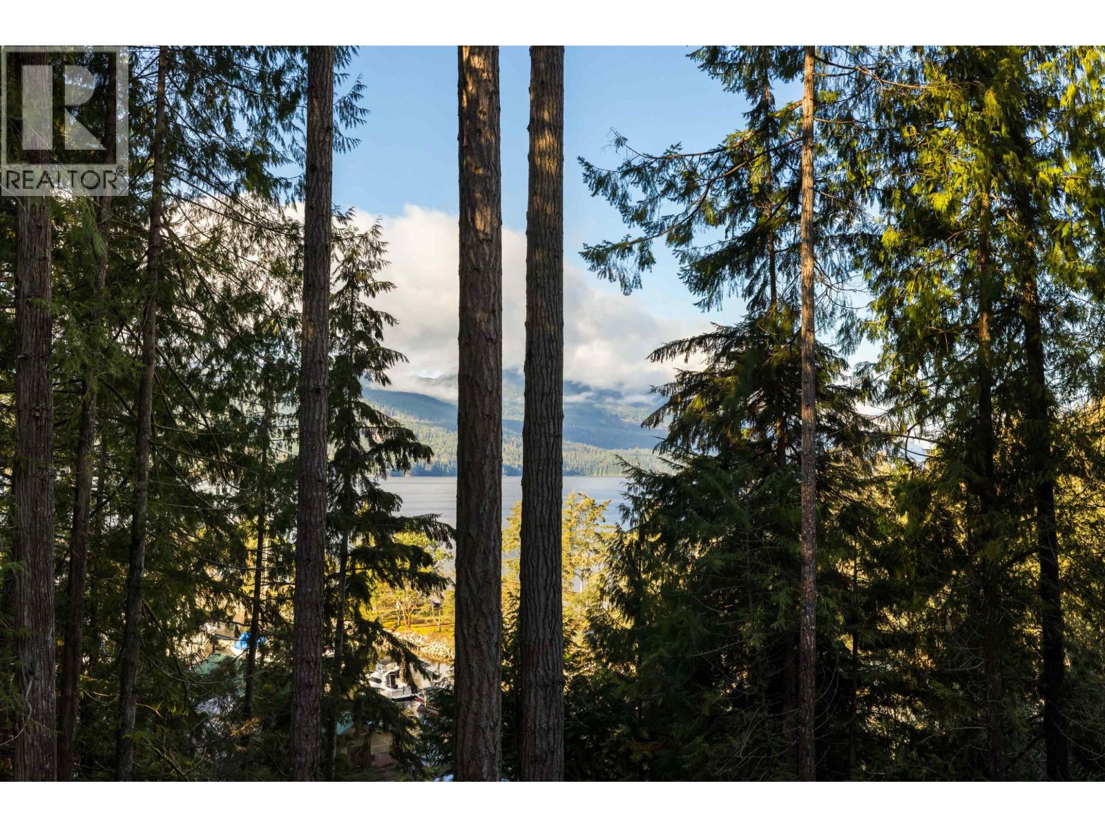 5790 Tillicum Bay Rd, Sechelt, BC V7Z 0C7