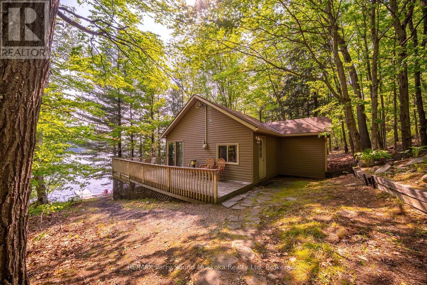 40 Jack And Vernas Ln, Magnetawan, ON P0A 1P0