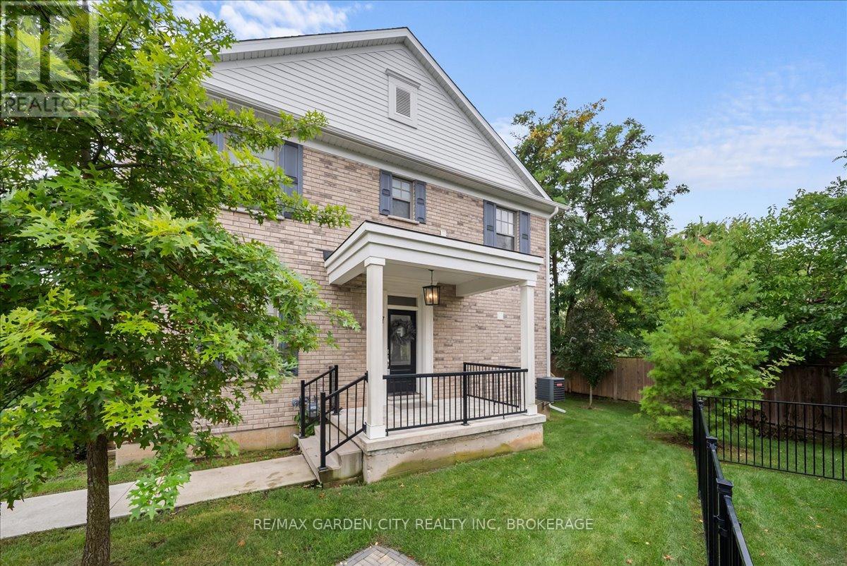 7 Aspen Common, St. Catharines Rykertvansickle, ON L2S 2B3