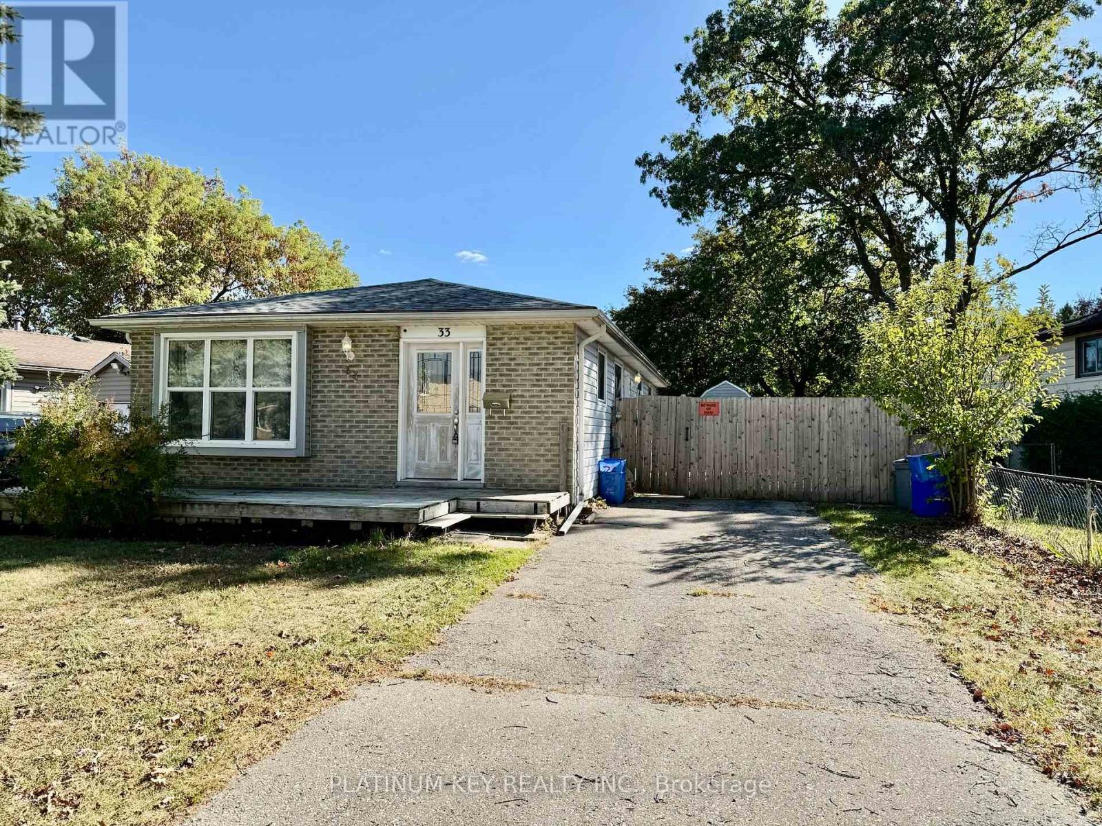 33 Court Ln, London, ON N5W 5M6