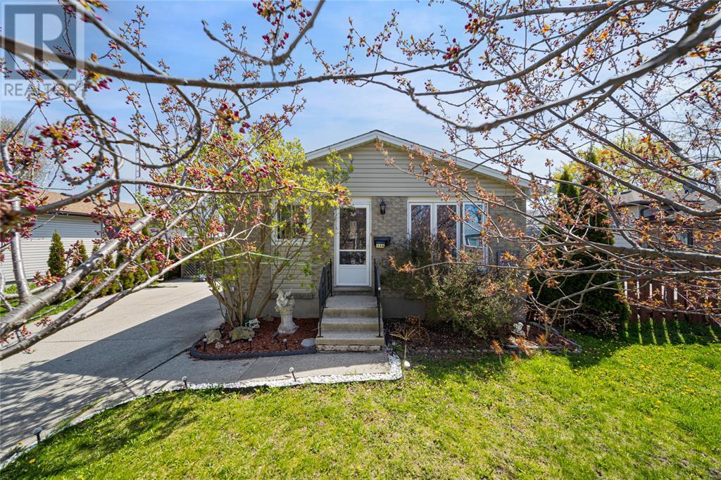 346 Somerset Cres, Sarnia, ON N7S 4G1