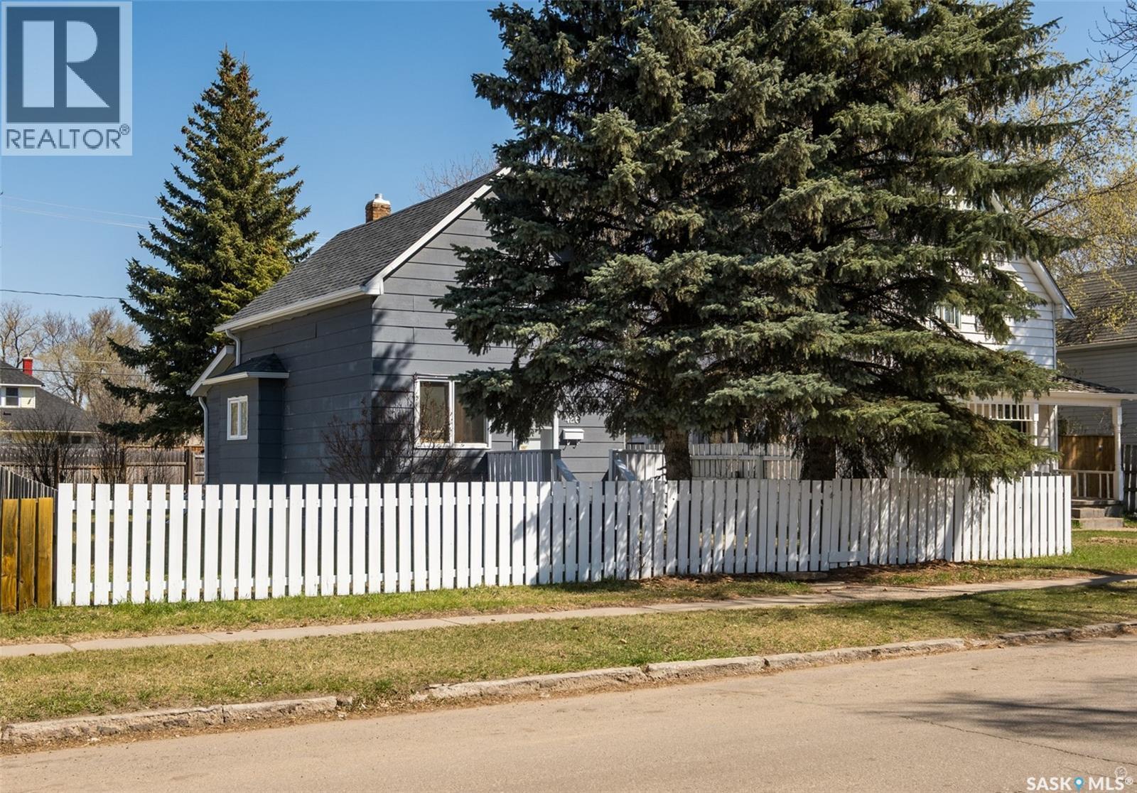 426 10 Street East, Prince Albert, SK S6V 0Z4