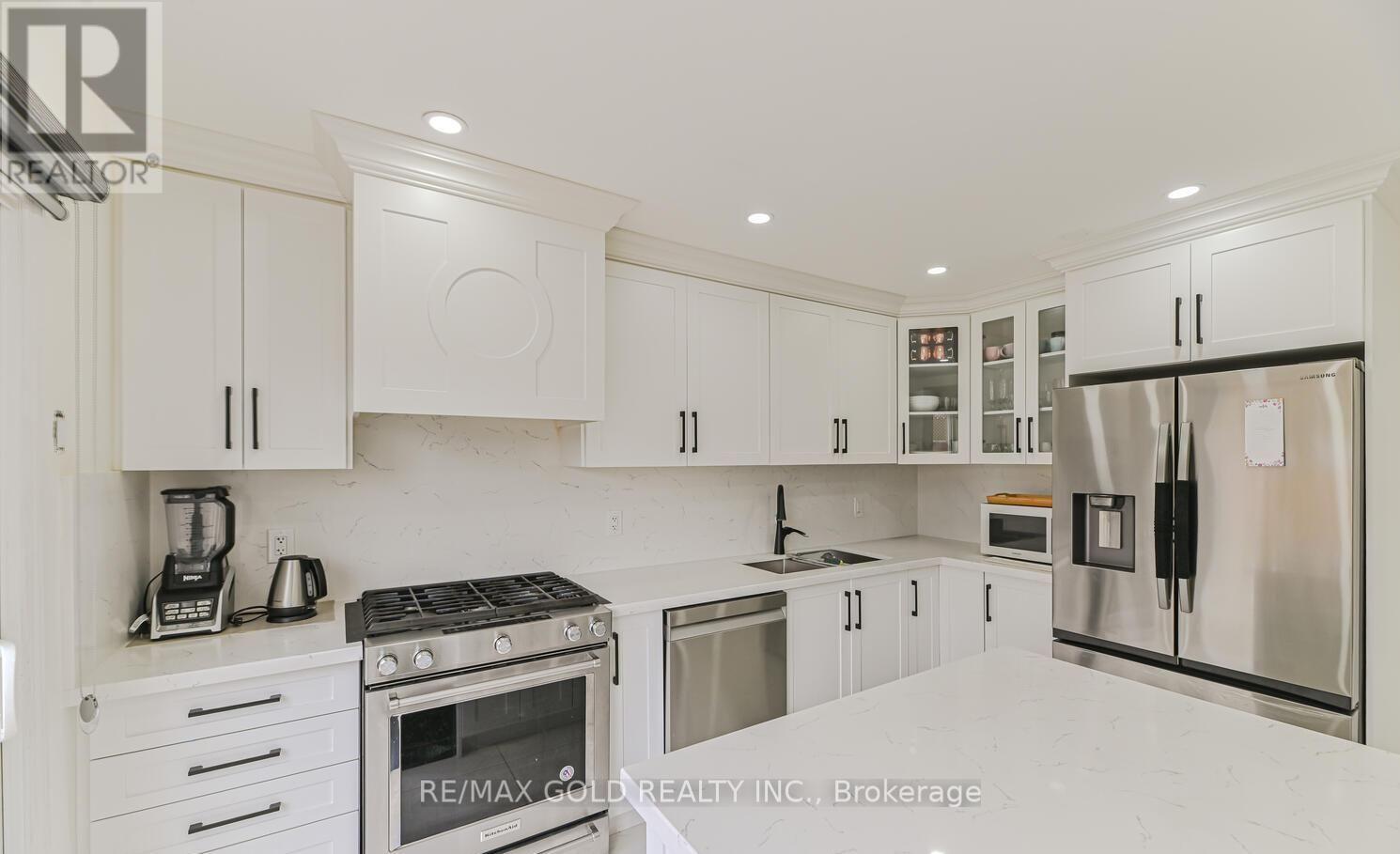 81 Drake Blvd, Brampton, ON L6T 3L2