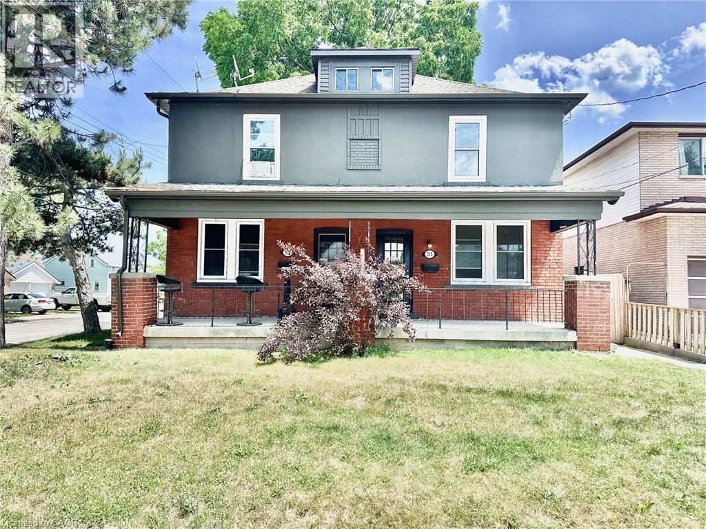 215 Rosewood Rd, Hamilton, ON L8K 3J5