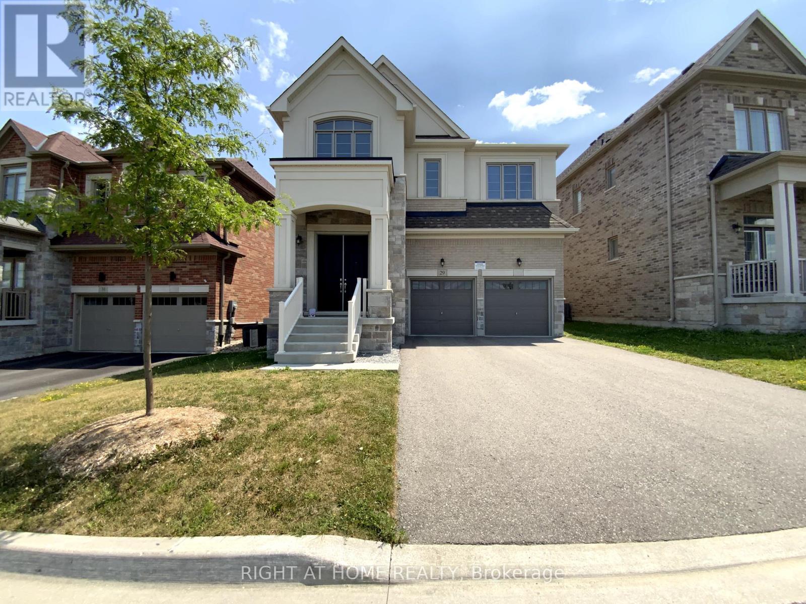 29 Pear Blossom Way, East Gwillimbury, ON L9N 0T3