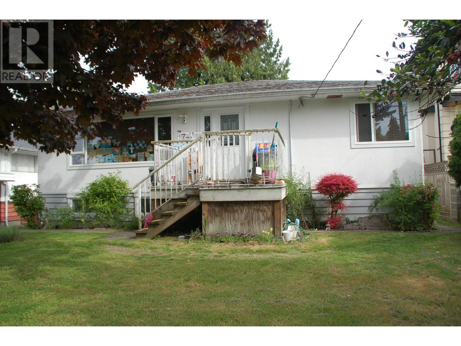 7774 Rosewood St, Burnaby, BC V5E 2H1