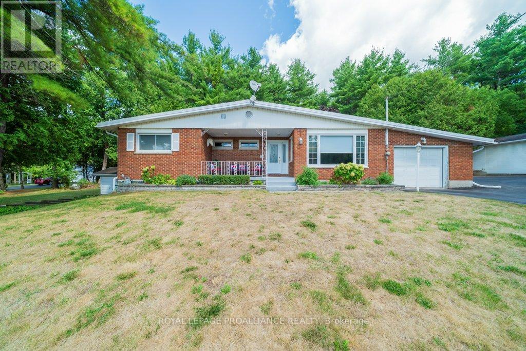 1676 Foxboro Stirling Rd, Quinte West, ON K0K 3E0