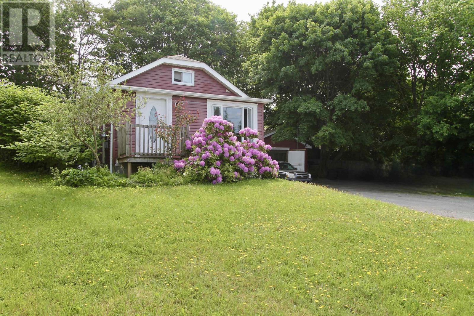 16 Power St, Dartmouth, NS B2W 1M2