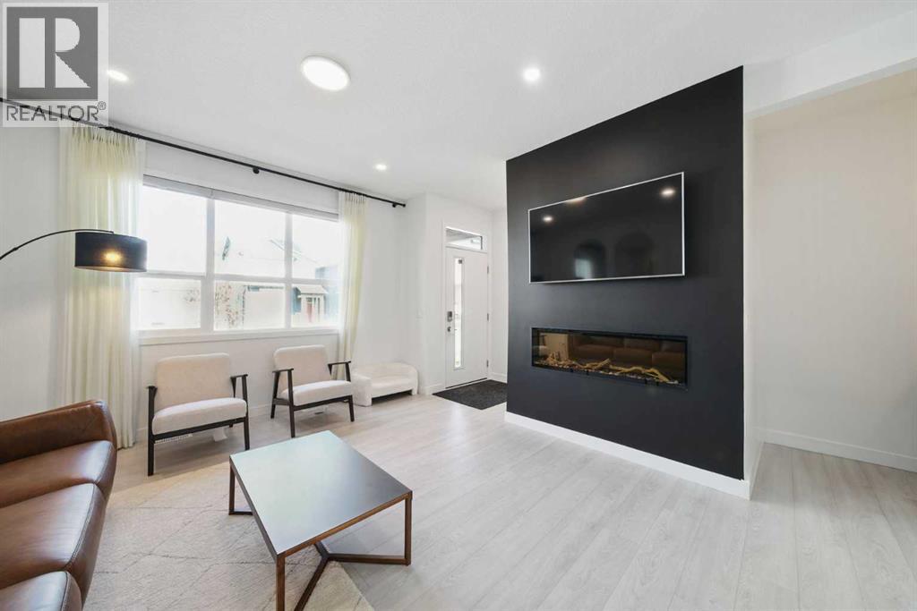 47 Edith Ter NW, Calgary, AB T3R 1Z1