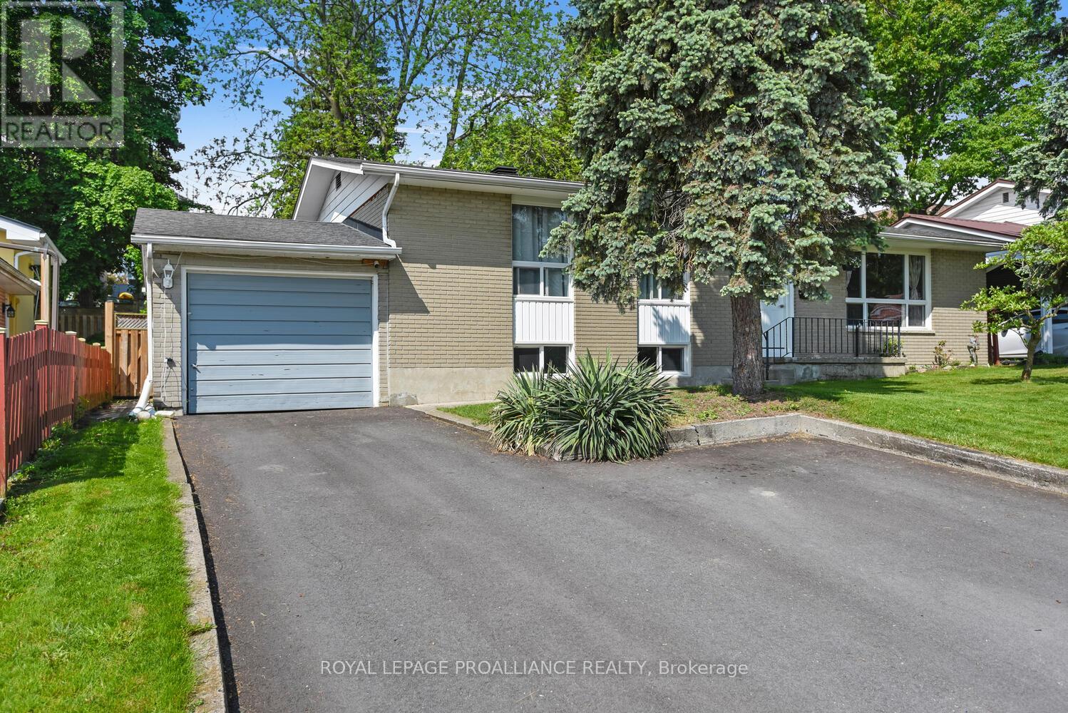 18 Convay Cres, Brockville, ON K6V 5A1