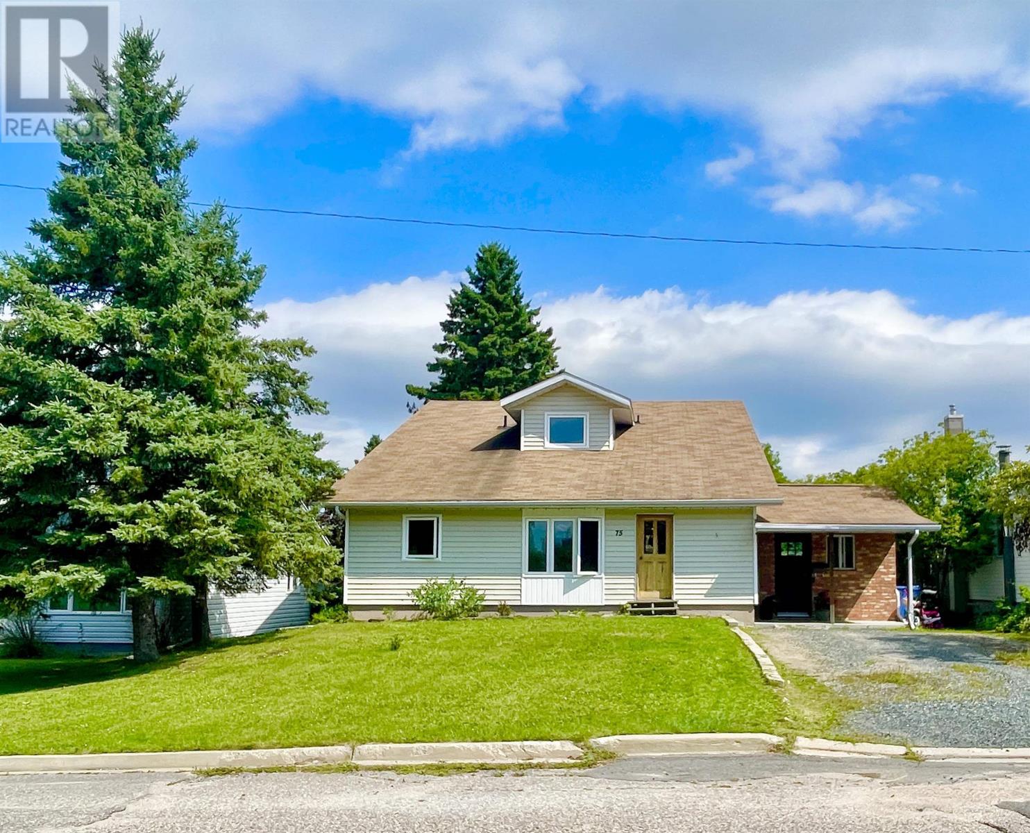 75 Elizabeth Ave, Dryden, ON P8N 2L5