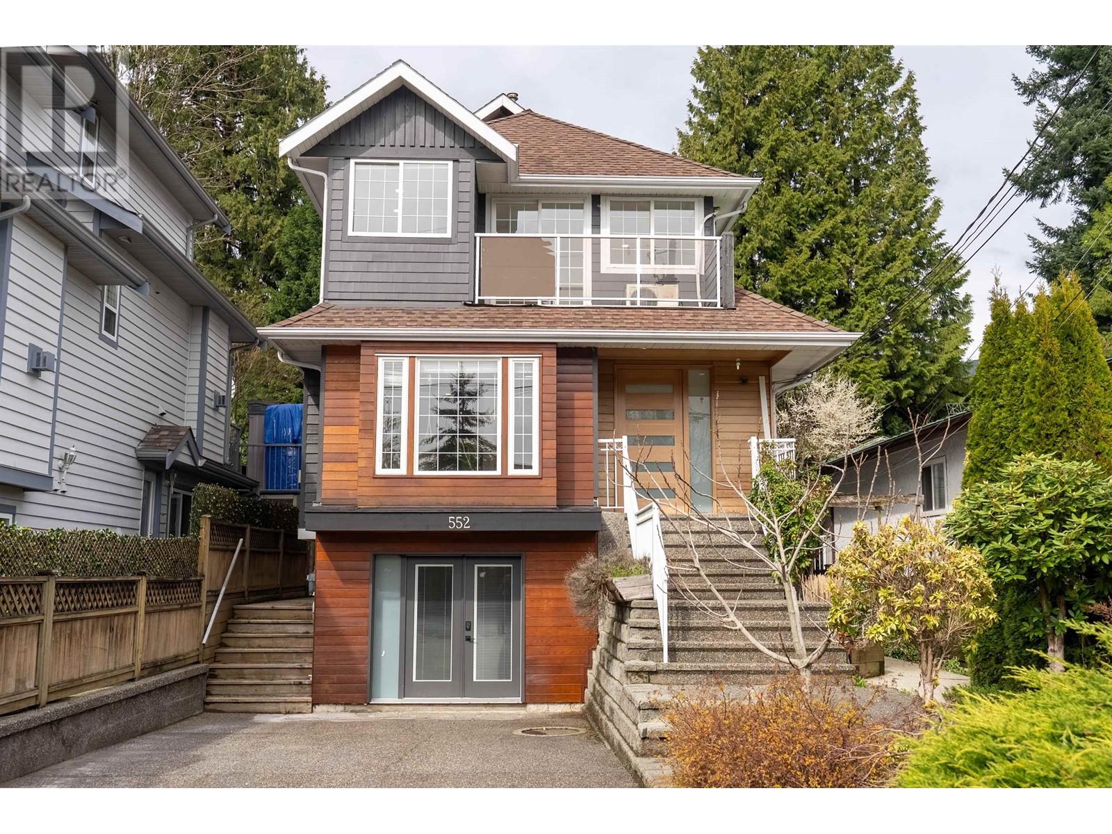552 W 25th St, North Vancouver, BC V7N 2G3
