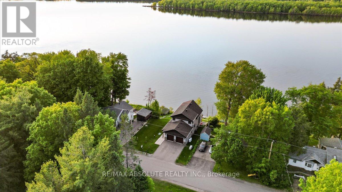 304 Riverwood Dr, Ottawa, ON K0A 3M0