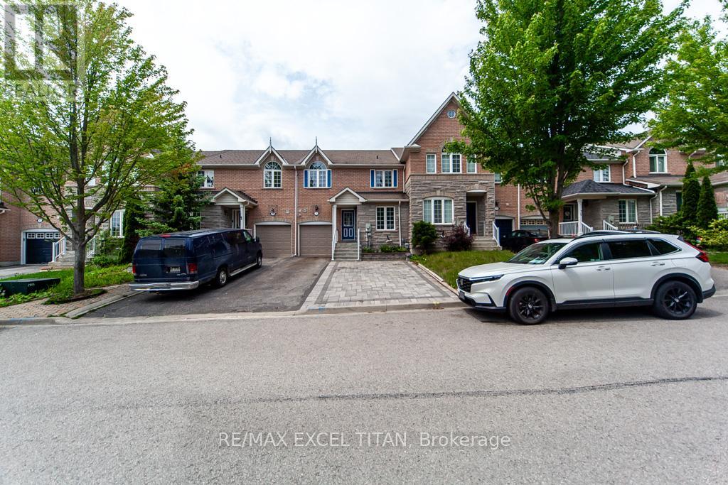71 Red River Cres, Newmarket, ON L3X 2R5