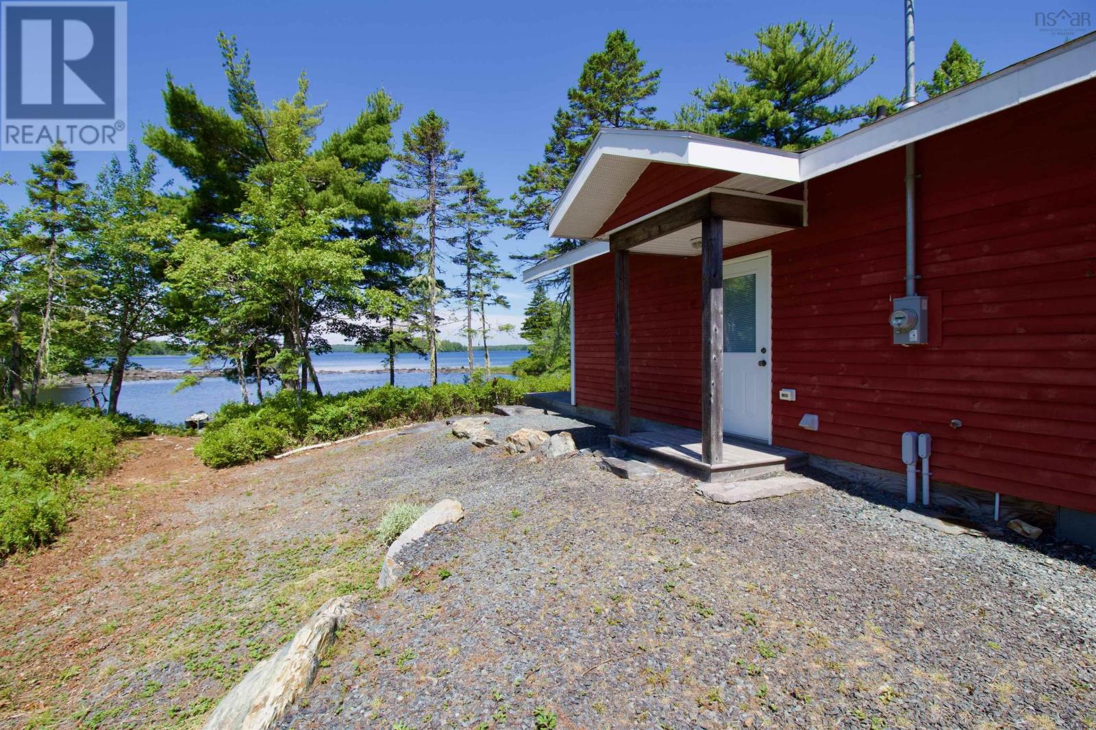 216 Heron Rd, Lunenburg, NS B0R 1E0