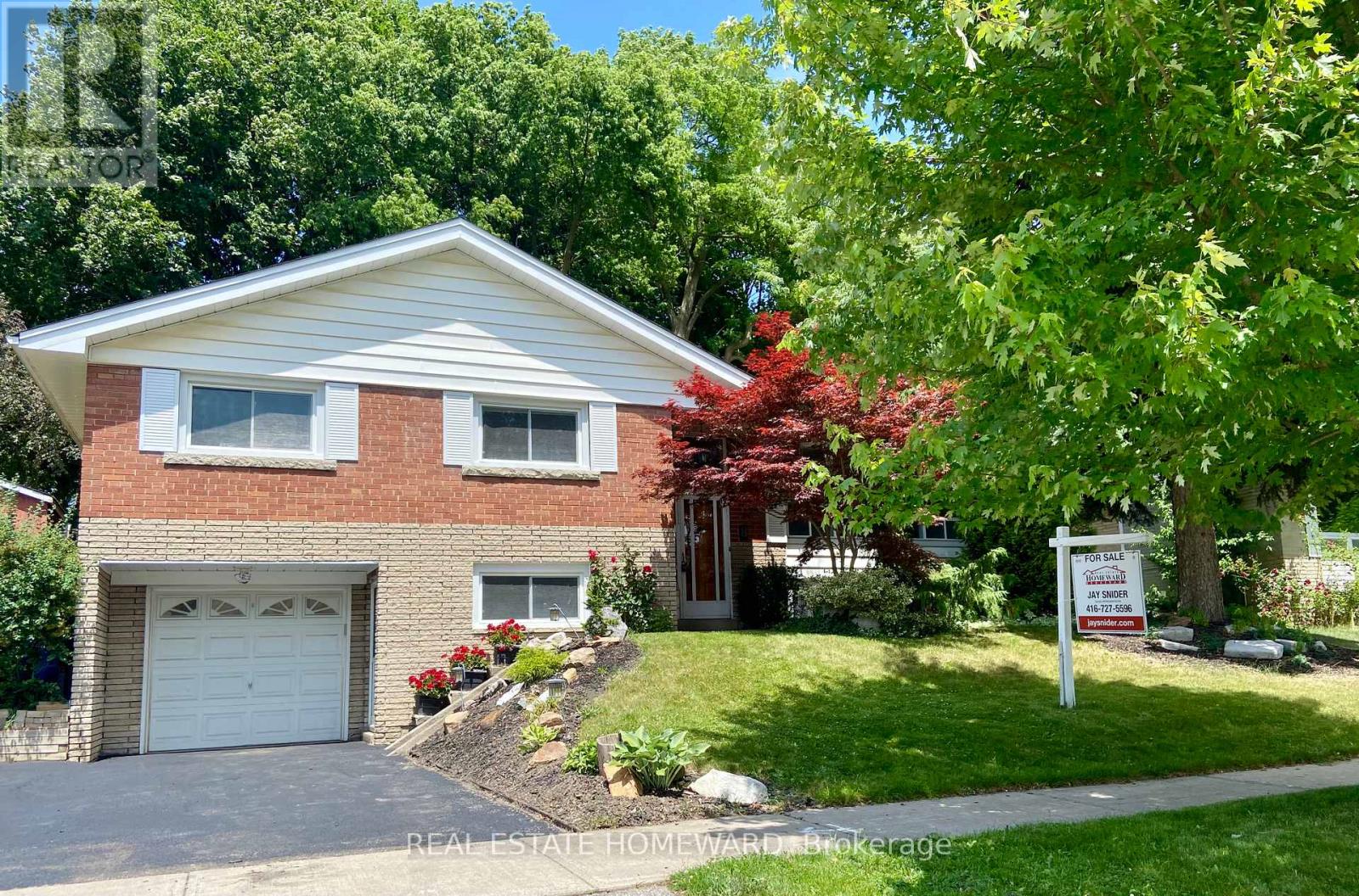 8 Burnview Cres, Toronto Woburn, ON M1H 1B5