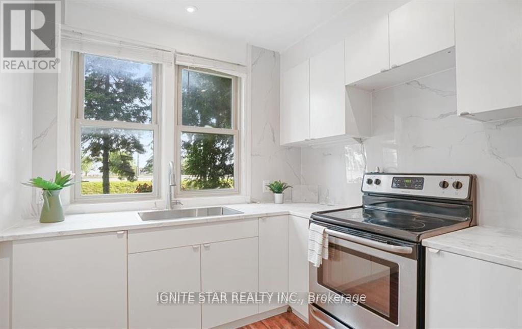1136 Bronte Rd, Oakville, ON L6M 4G4