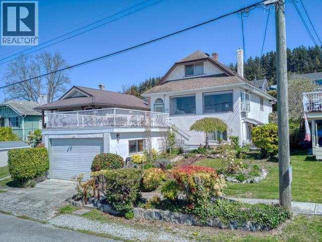 5438 Laburnum Ave, Powell River, BC V8A 4M7