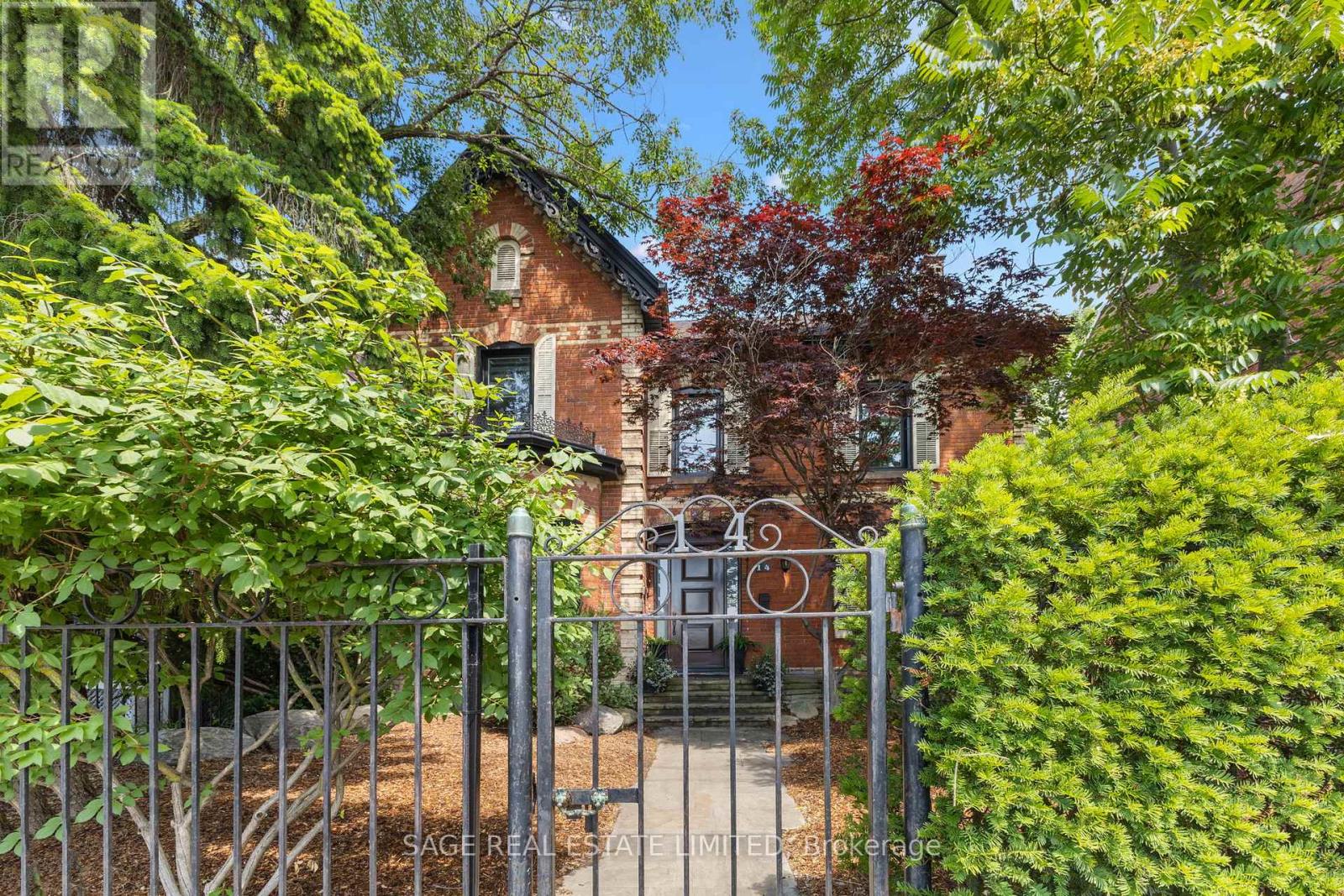 14 Halton St, Toronto, ON M6J 1R3