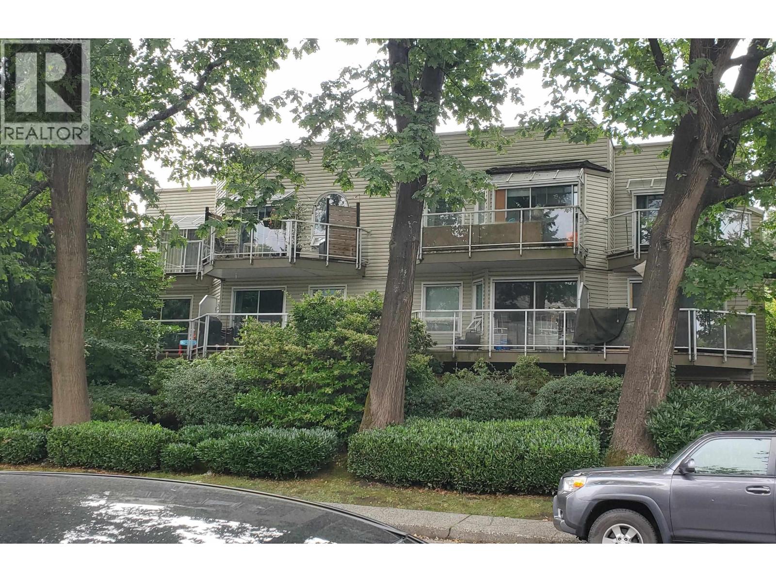 827 W 16 Street Unit 302, North Vancouver, BC V7P 1R2