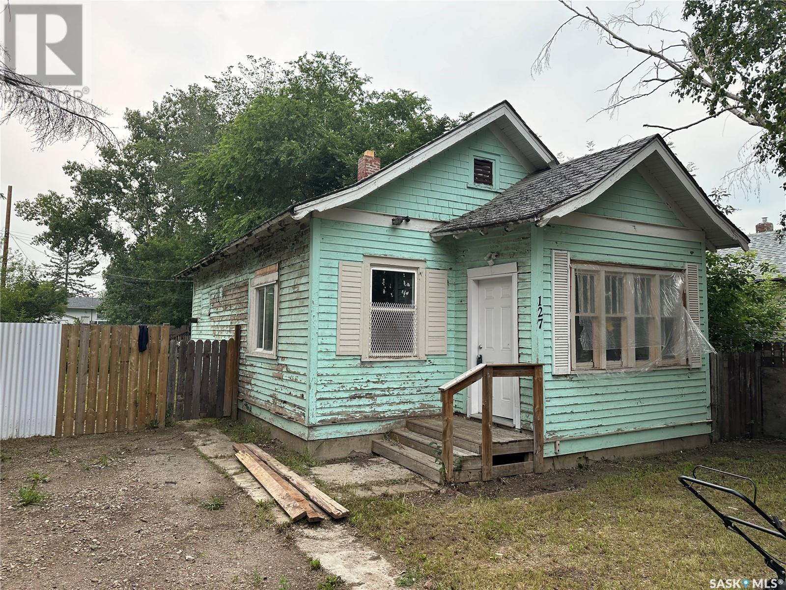 127 S Avenue S, Saskatoon, SK S7M 2Z7
