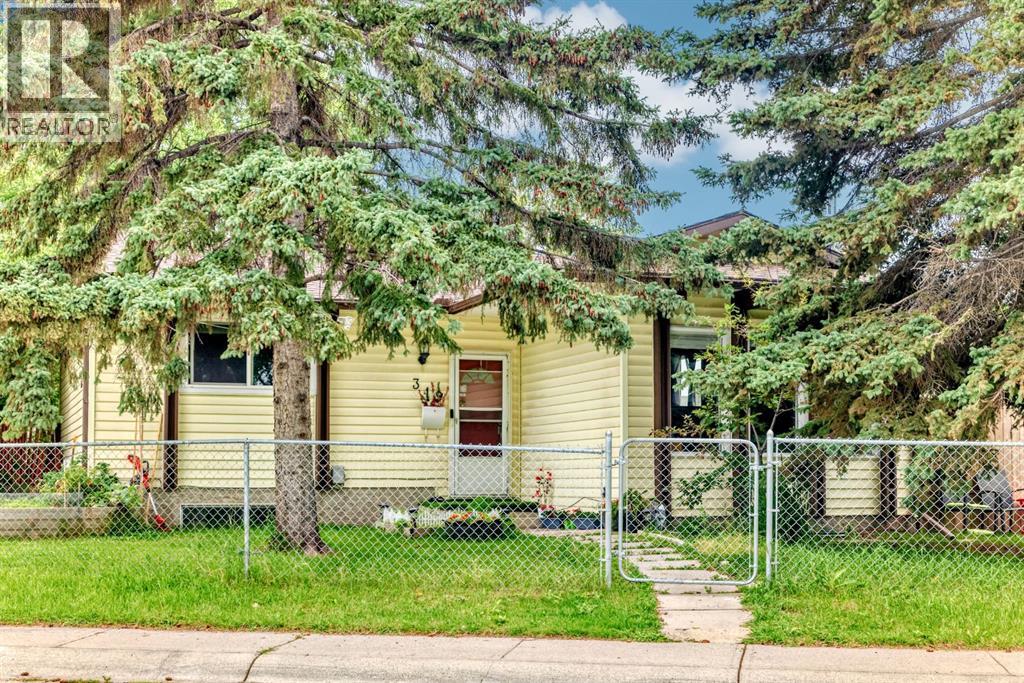 319 Pinegreen Close NE, Calgary, AB T1Y 1W4