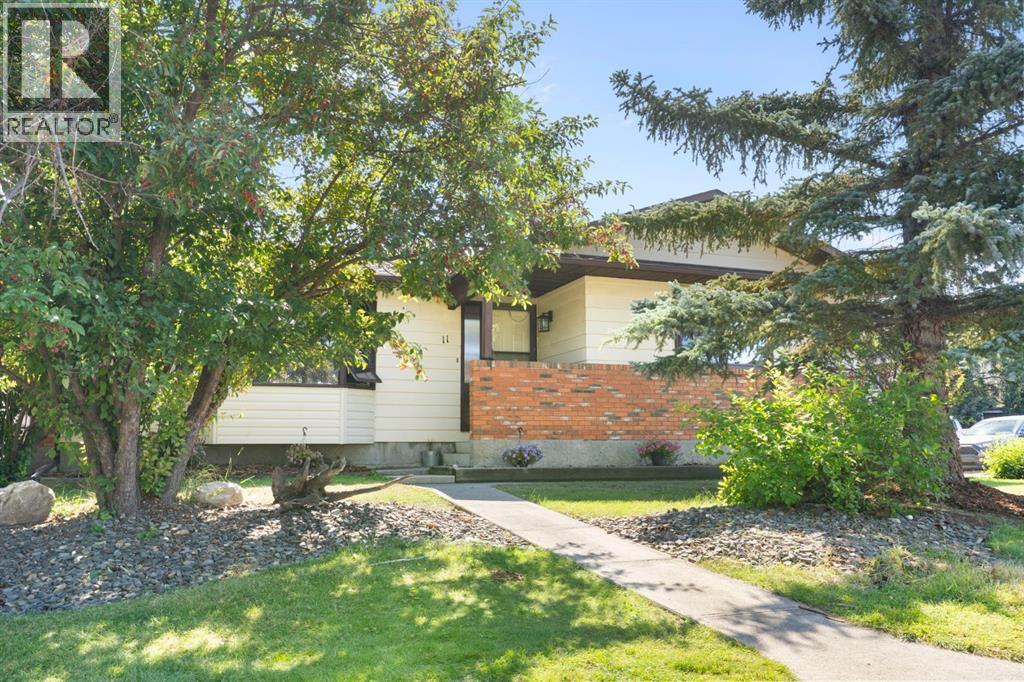 11 Glenport Rd, Cochrane, AB T4C 1G8
