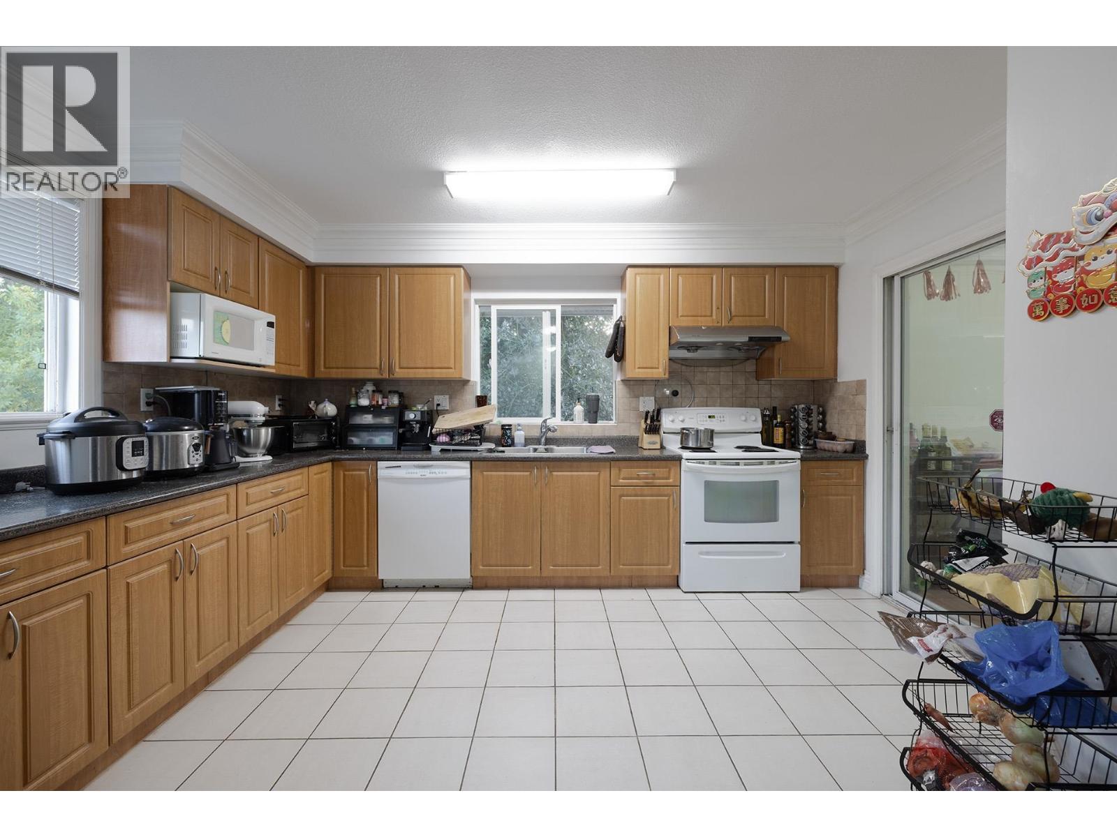 6300 Granville Ave, Richmond, BC V7C 1G1