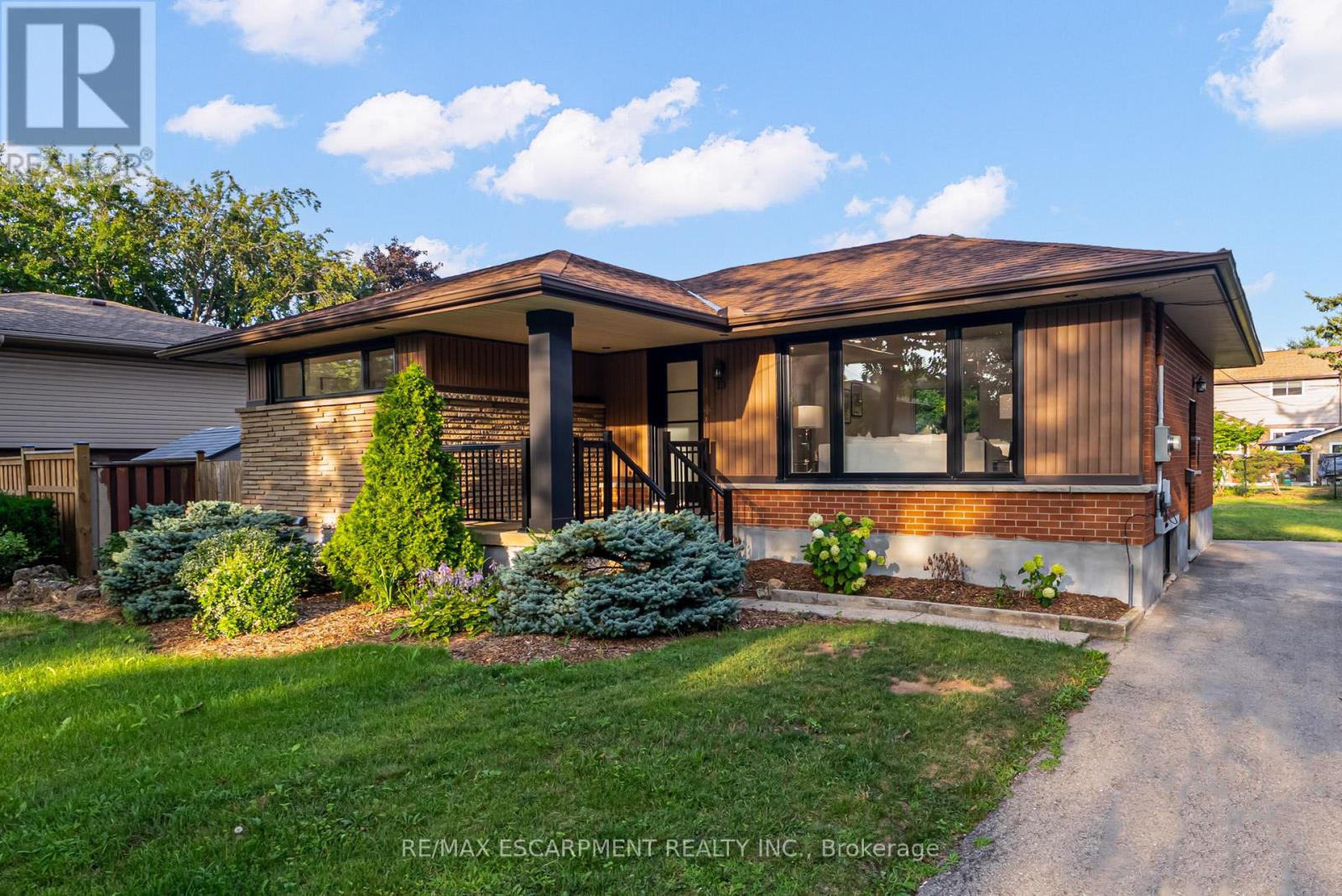 13 Skyland Dr, Hamilton, ON L9A 3B9