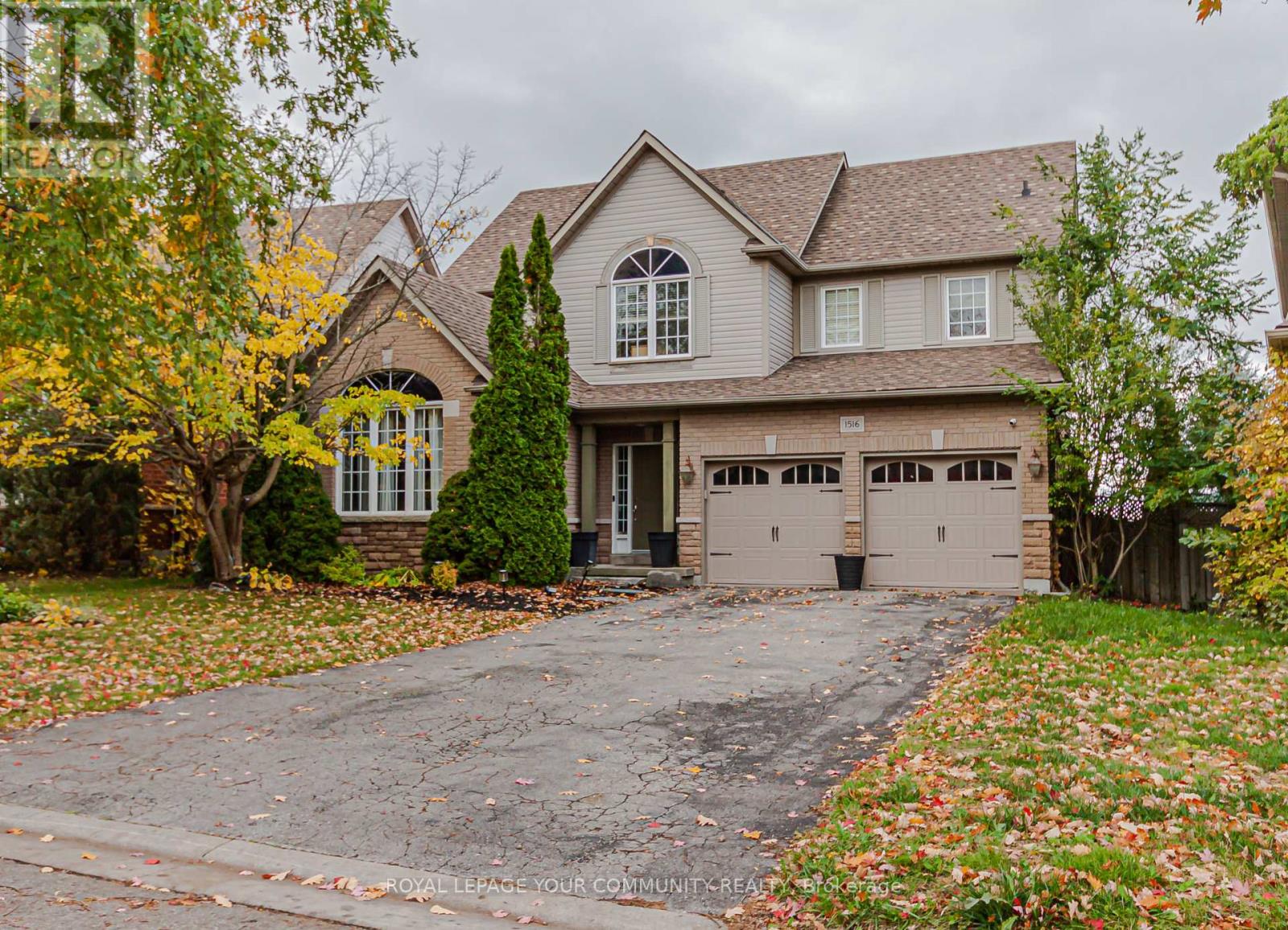 1516 Skyview St, Oshawa, ON L1K 2S3