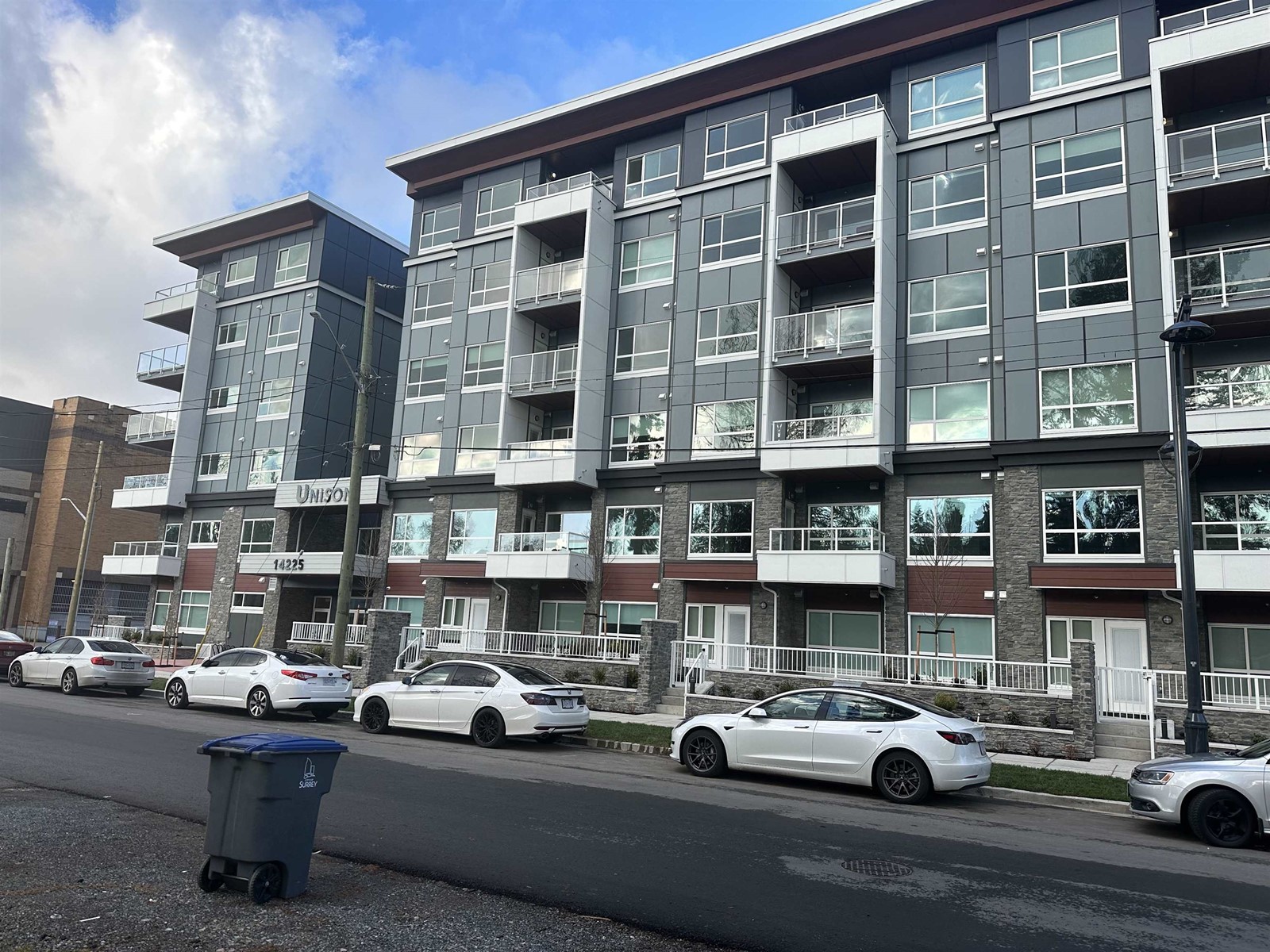 14225 103a Avenue Unit 605, Surrey, BC V3W 0T1