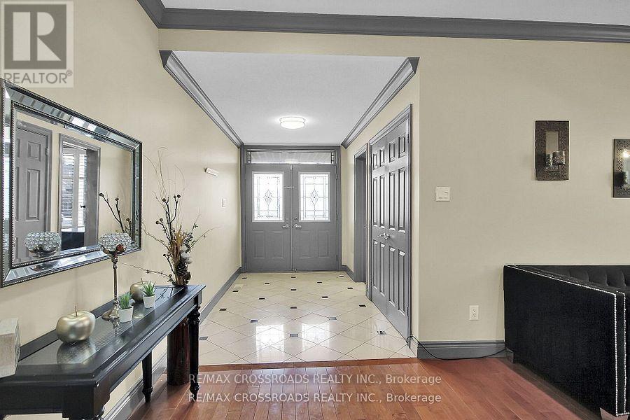 10 Tierney Dr, Ottawa, ON K2J 4W2