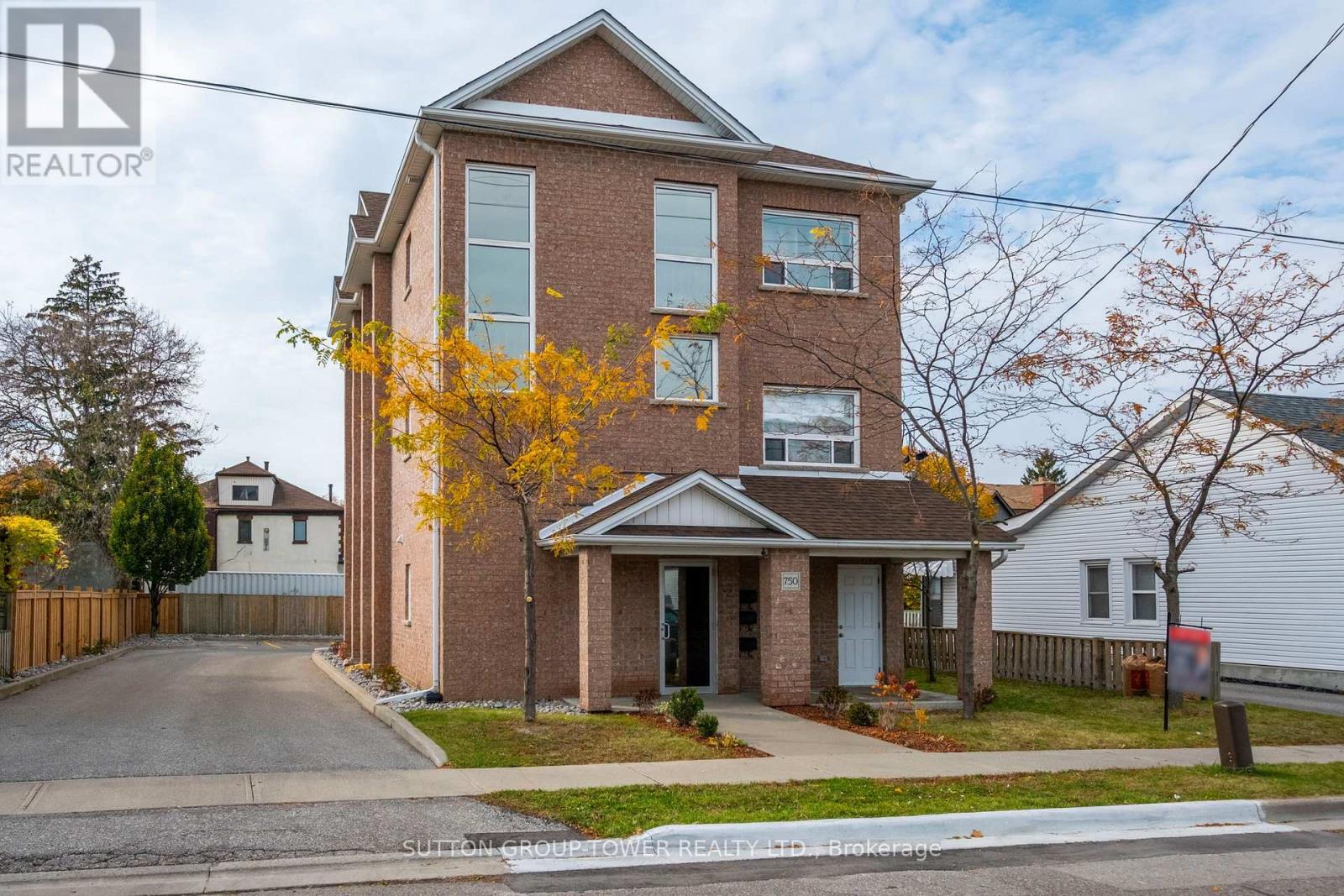 750 Albert St, Oshawa, ON L1H 4T6