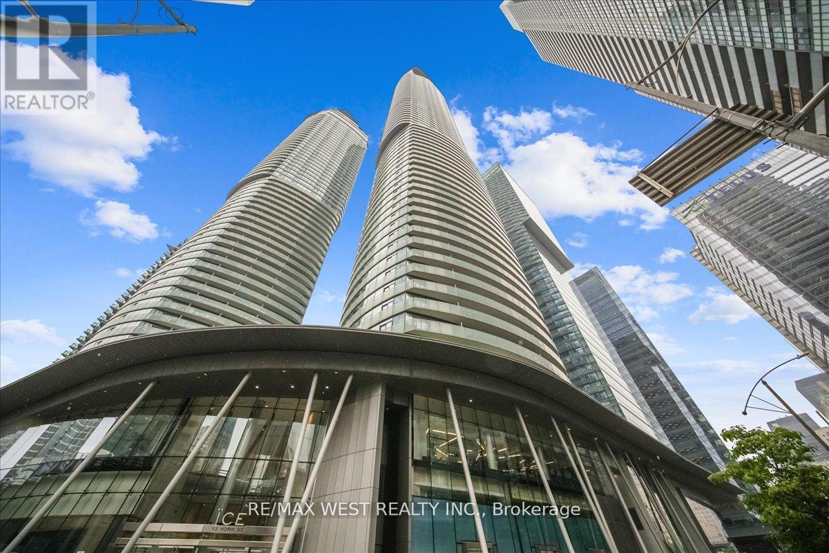 512 14 York St, Toronto, ON M5J 0B1
