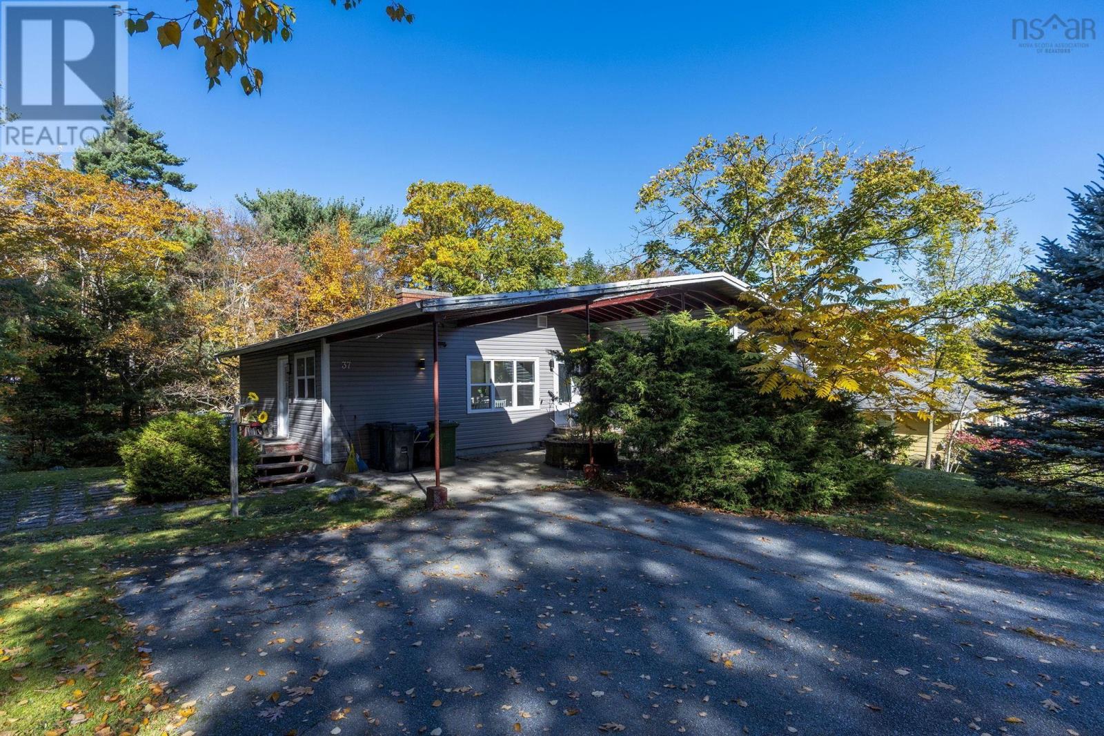 37 Sherbrooke Dr, Halifax, NS B3M 1P5