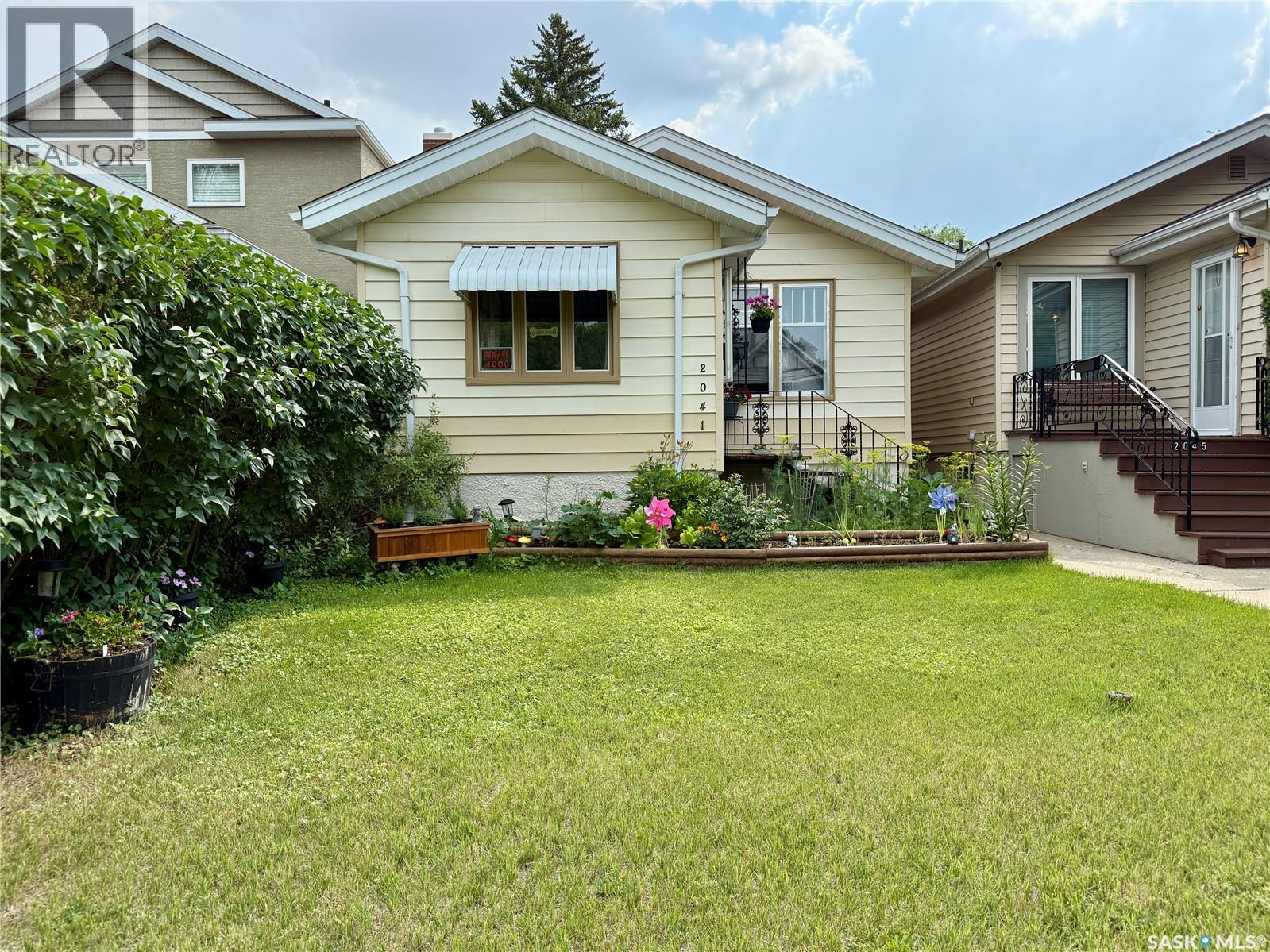 2041 Mctavish St, Regina, SK S4T 3W8