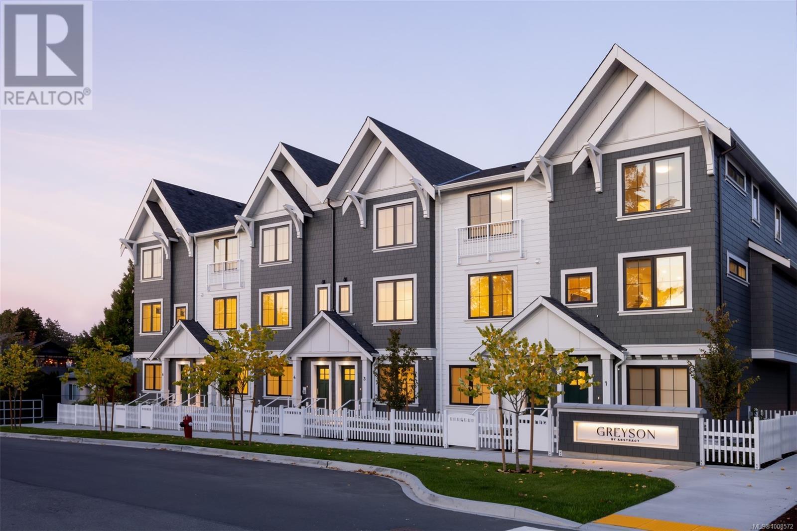 3450 Whittier Avenue, Saanich, BC V8Z 3R2