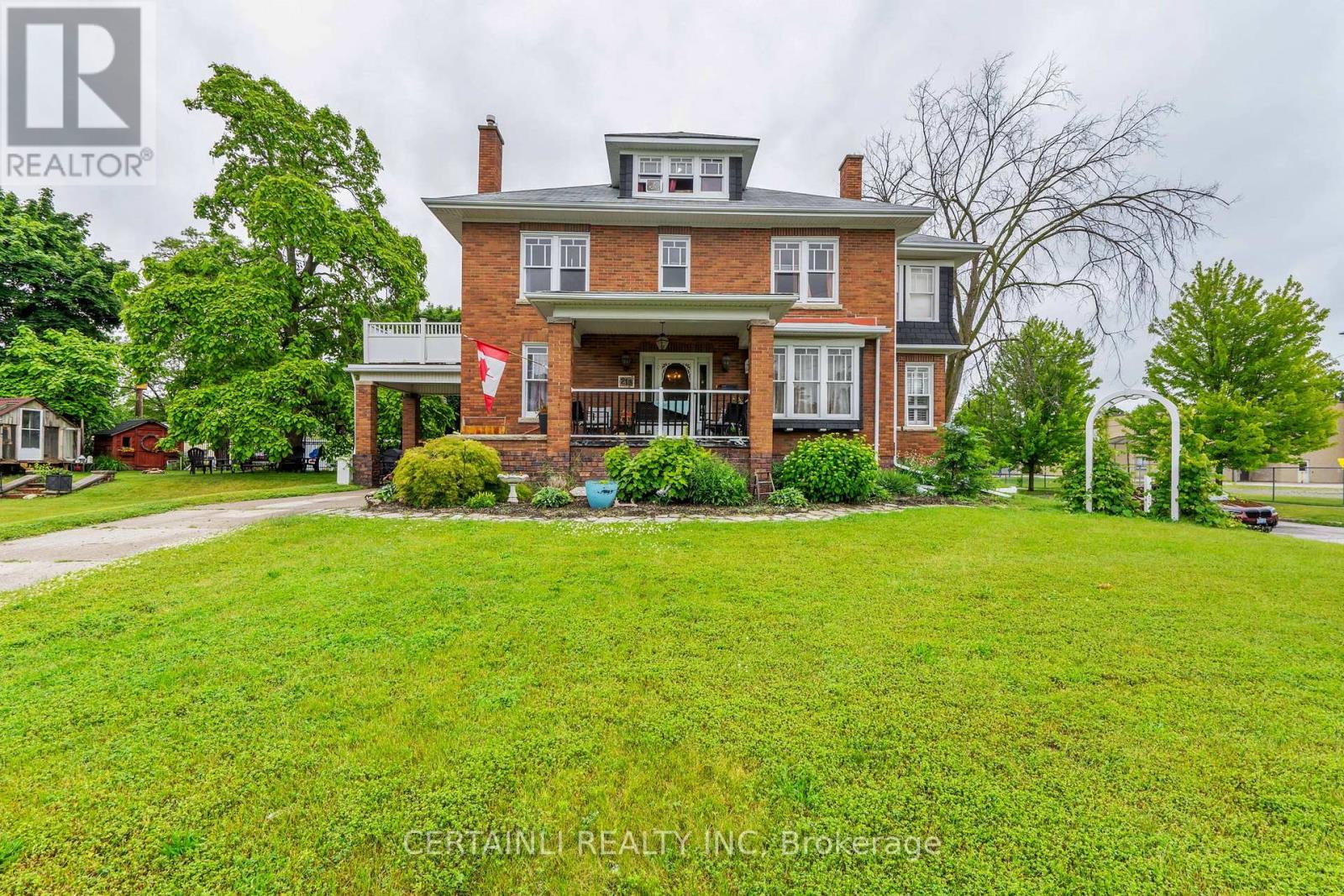 218 London Rd, Sarnia, ON N7T 4V5