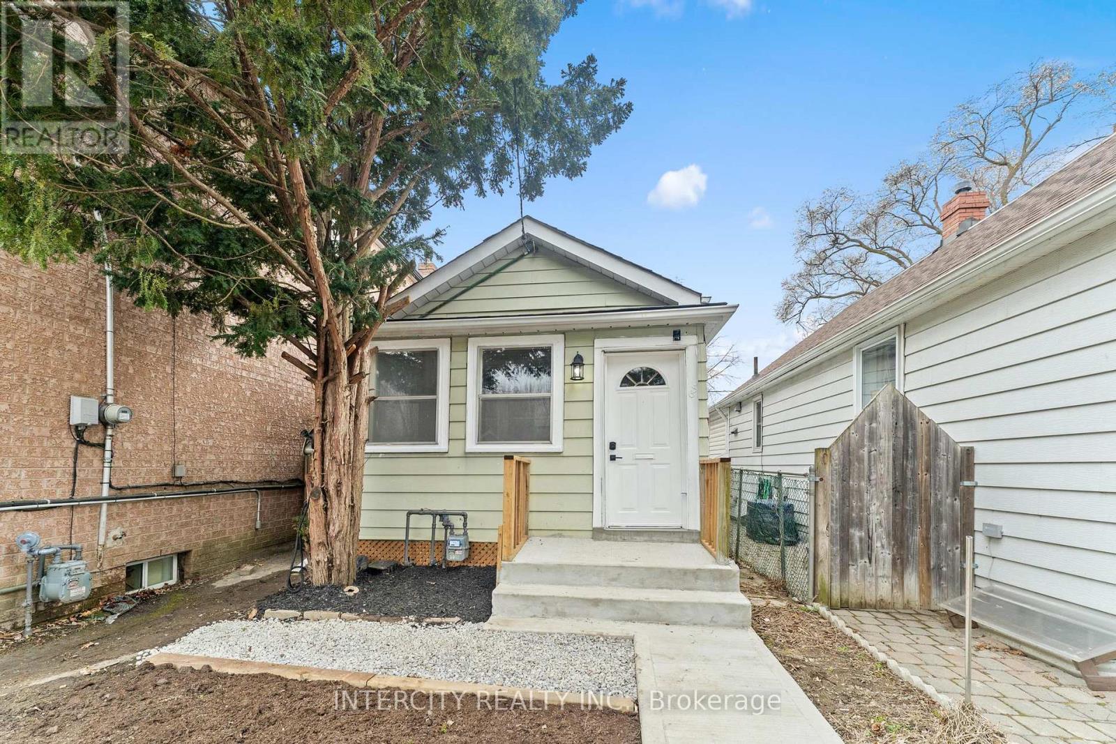68 Greendale Ave, Toronto, ON M6N 4P6